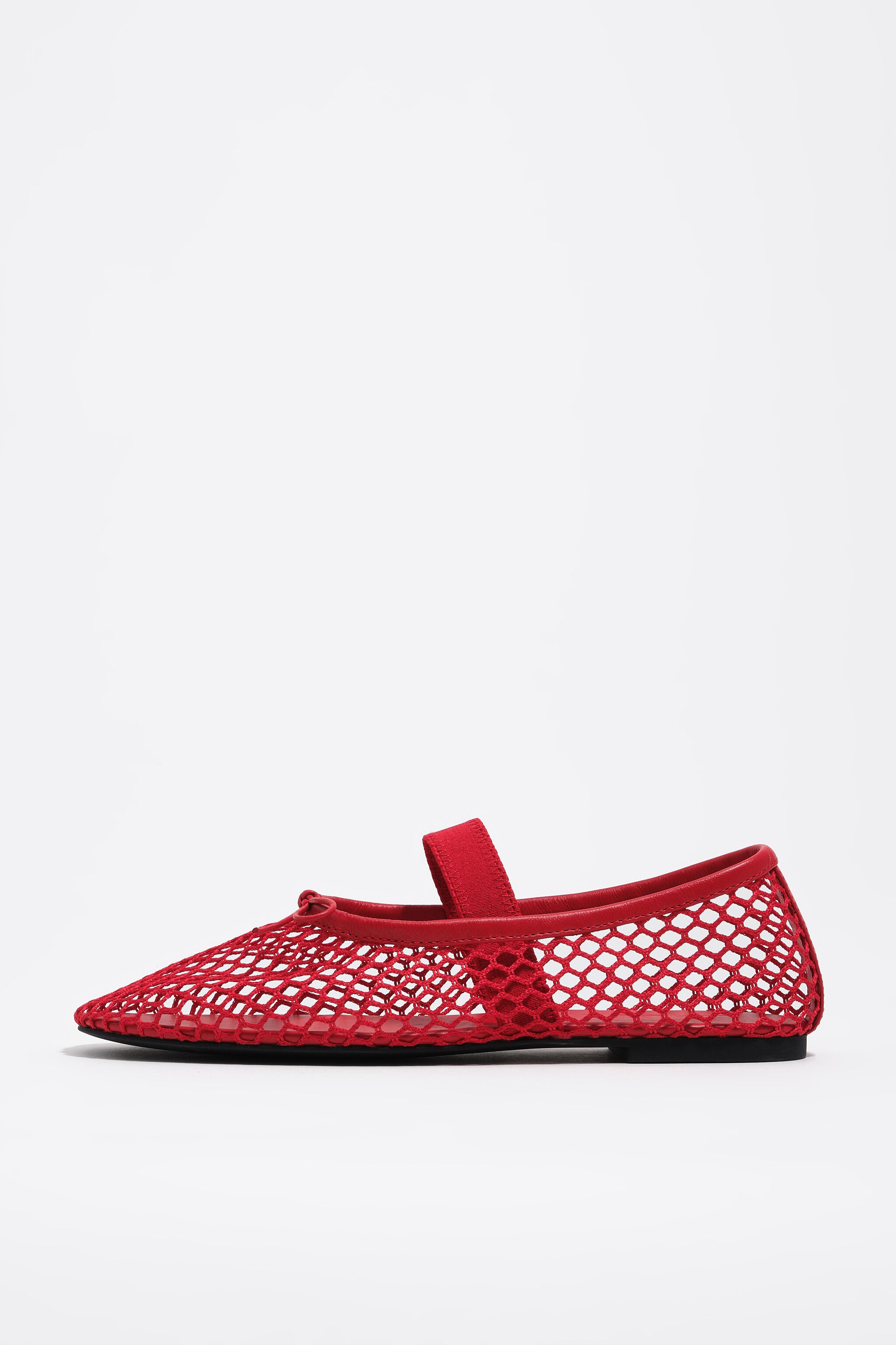 Rote Mesh-Ballerina
