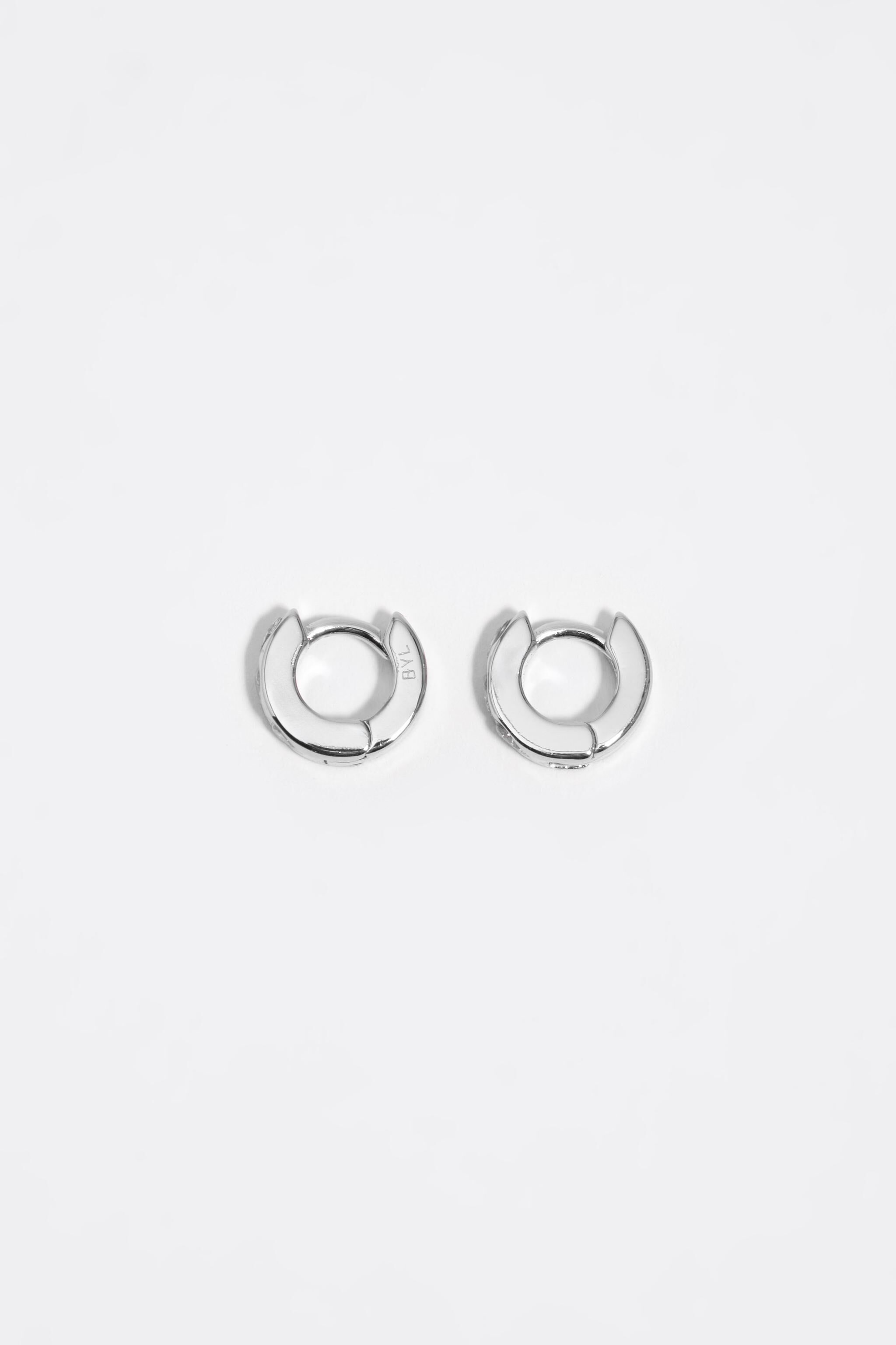 Silberne Herzen-Mini-Hoop-Ohrstecker mit Kristallen
