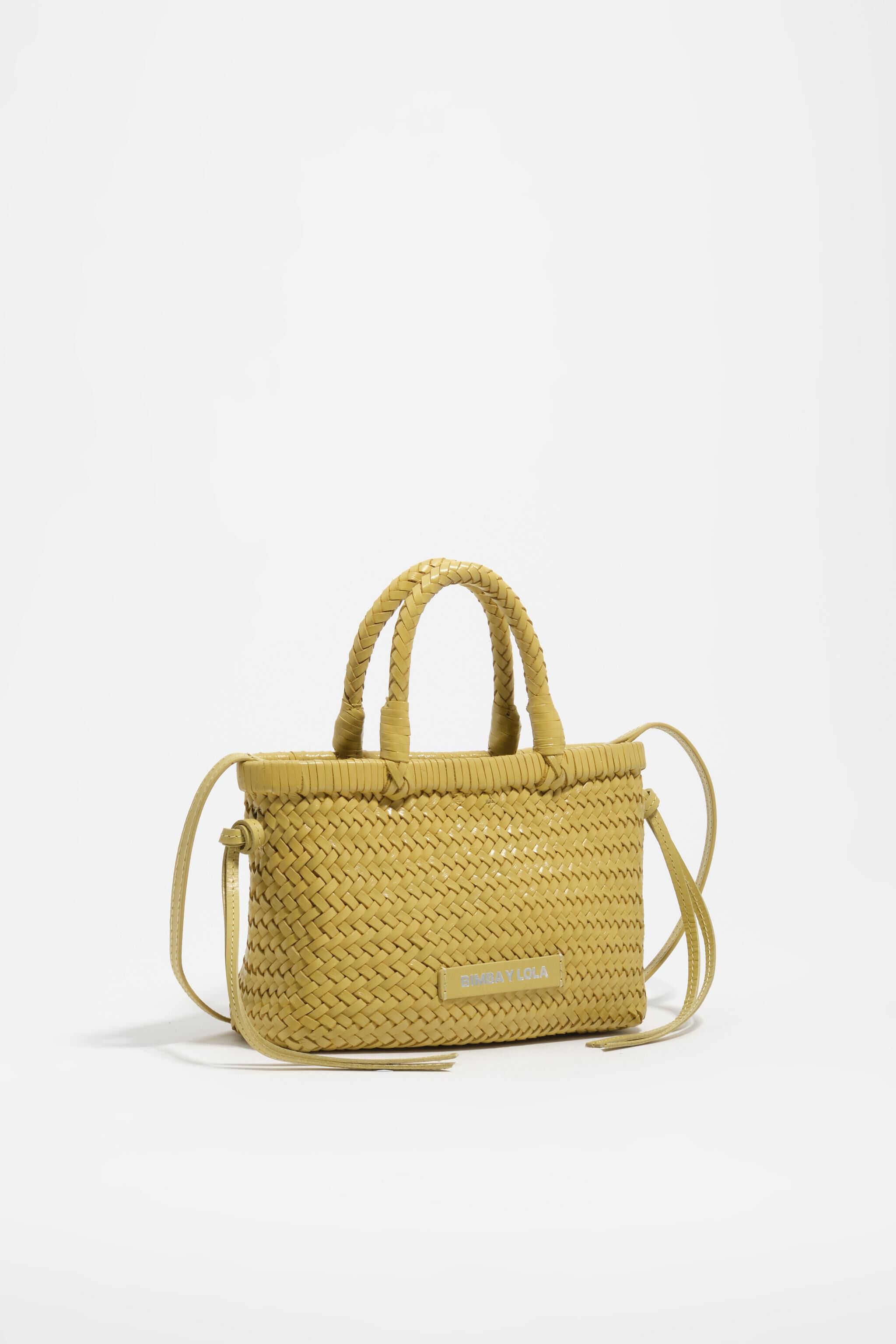 Kleine geflochtene hellgelbe Ledertasche