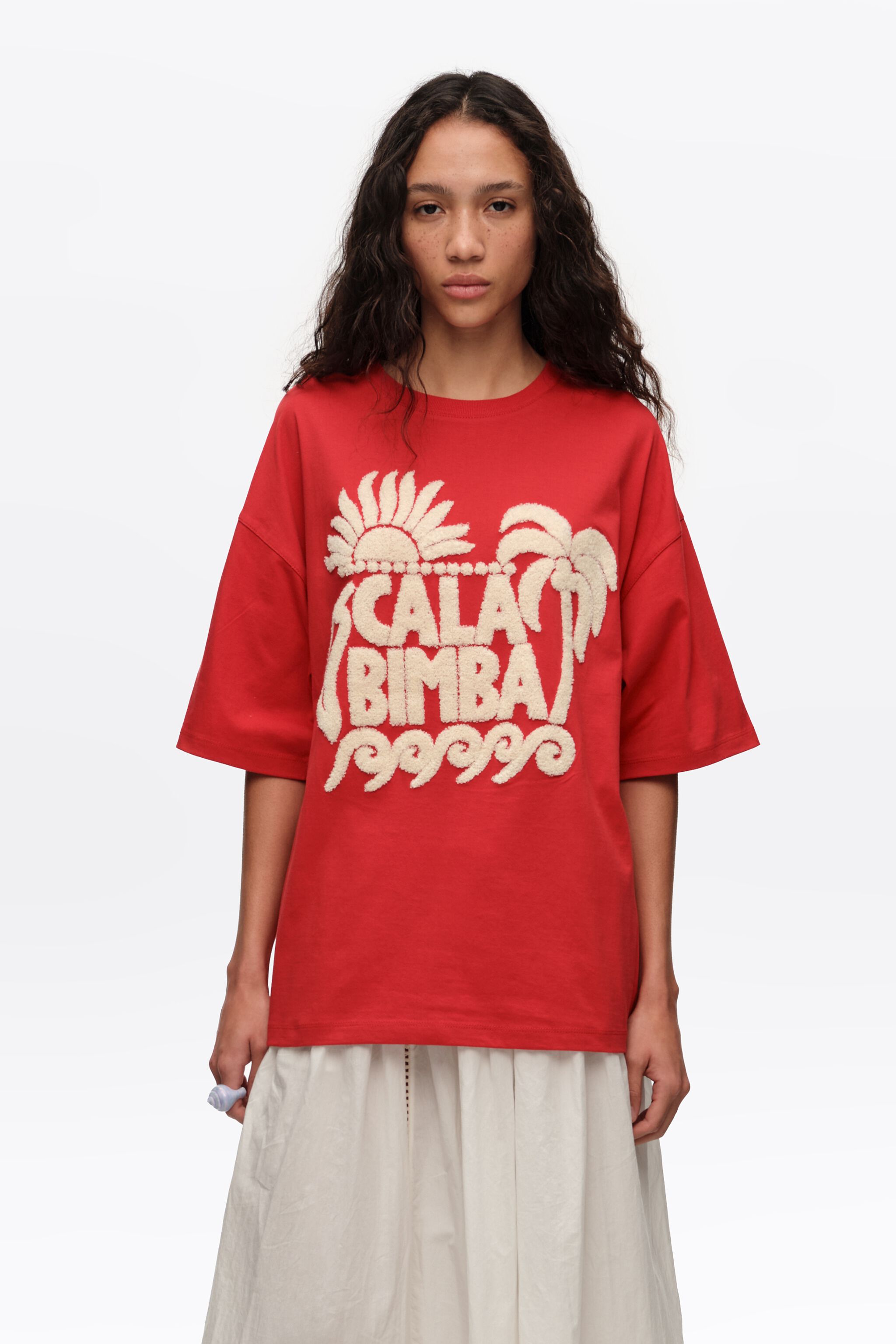 Rotes T-Shirt mit Logo