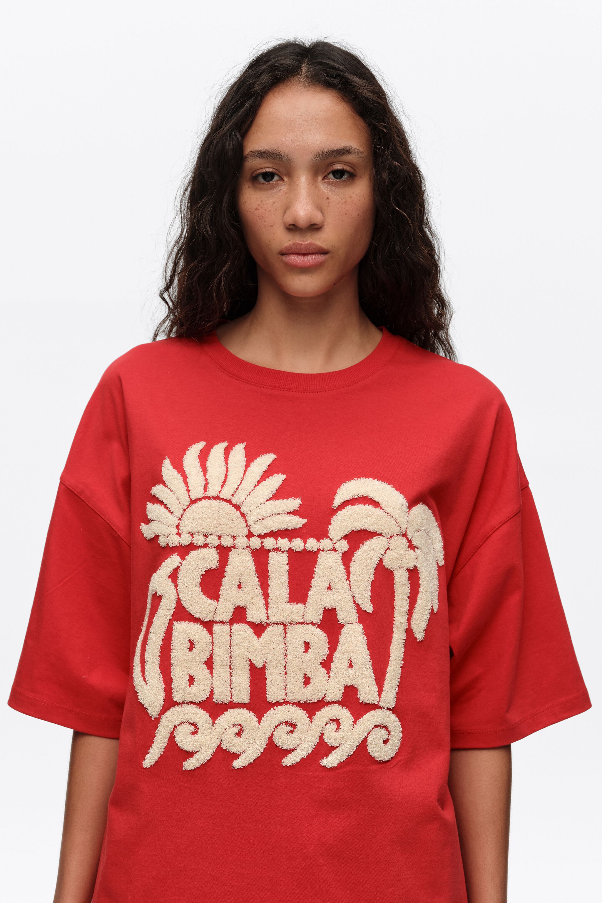 Rotes T-Shirt mit Logo