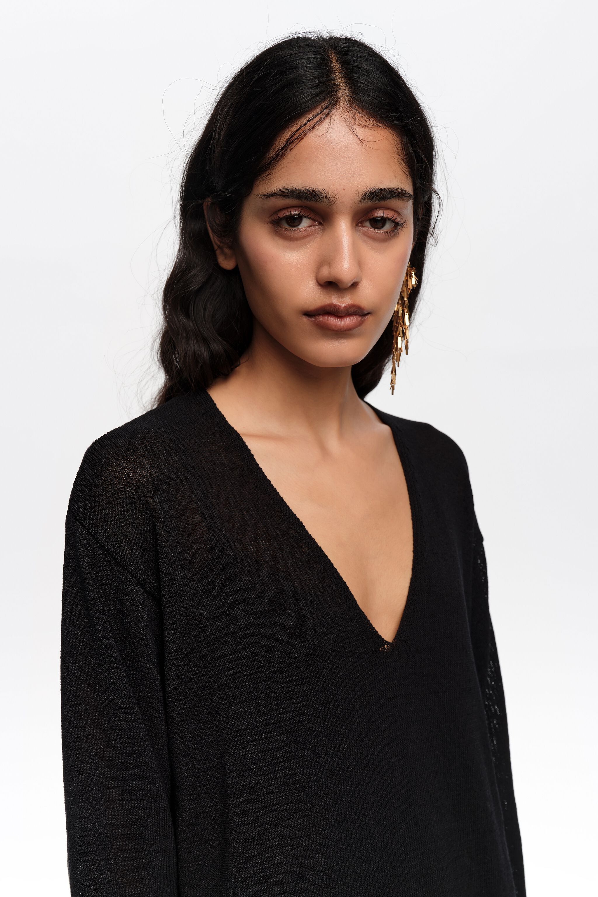 Schwarzer Baumwoll-V-Ausschnitt-Pullover