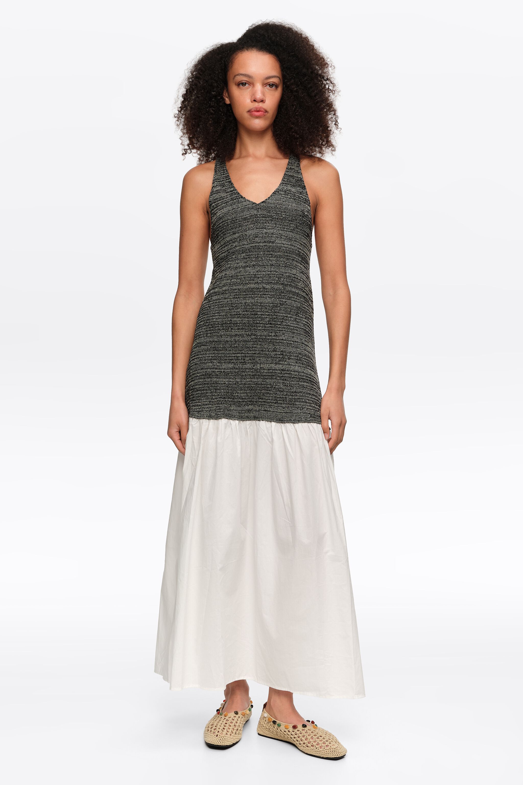 Weiße zwei-materialien Strickkleid