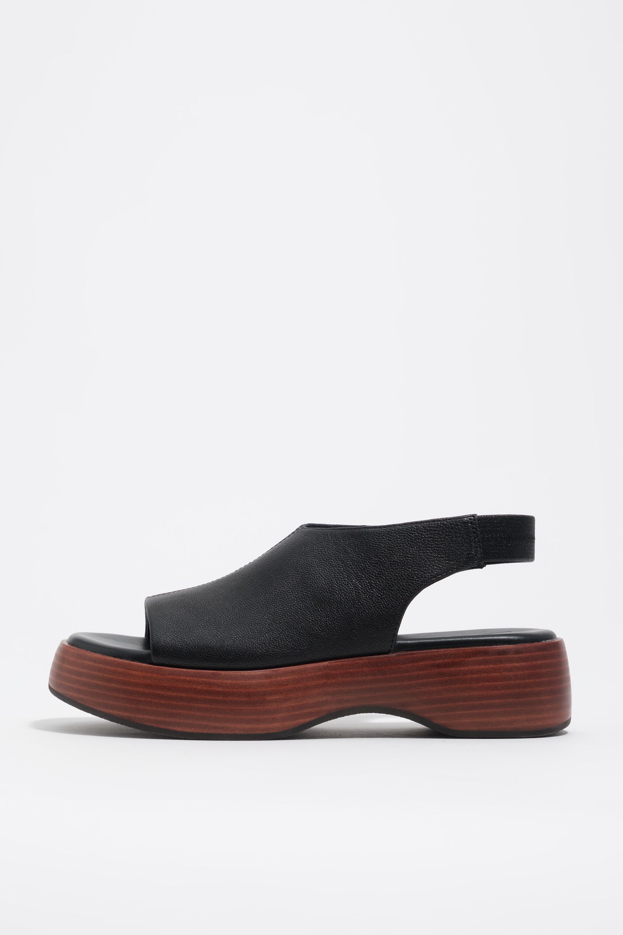 Schwarze Leder-Plattform-Sandalen mit geschlossenem Zehenbereich