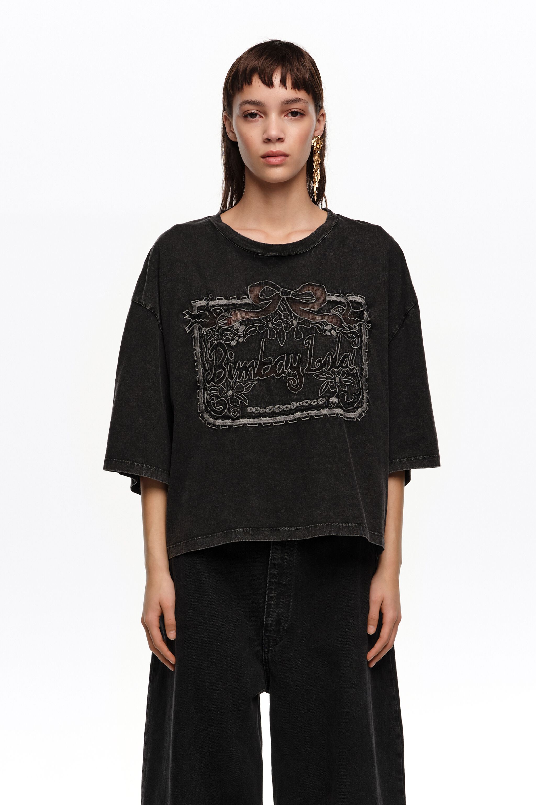Faded schwarzes Maxi-Broderie-anglaise-Logo-T-Shirt