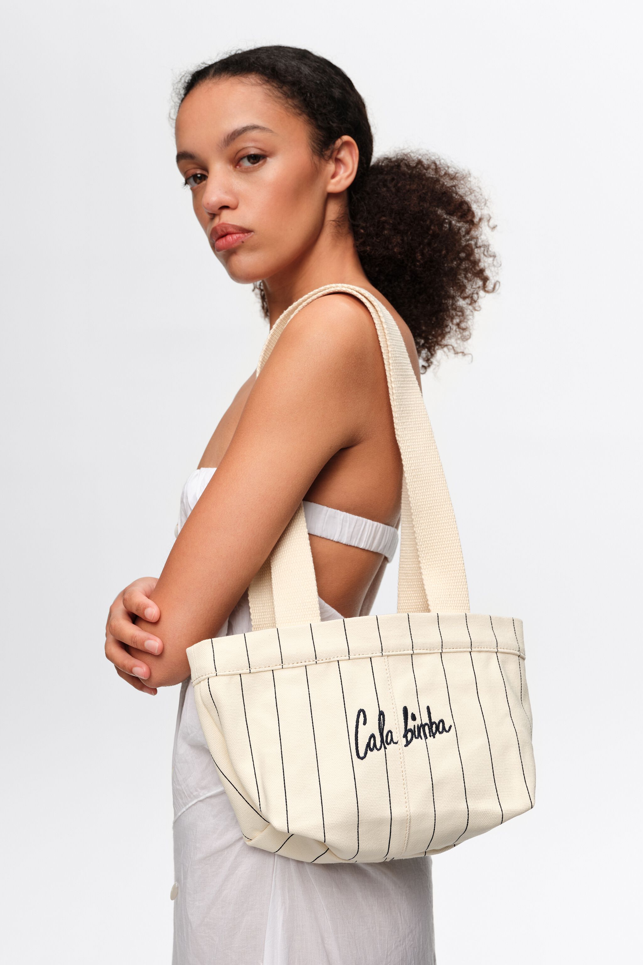 Mini-Bag aus cremefarbenem Baumwollmaterial