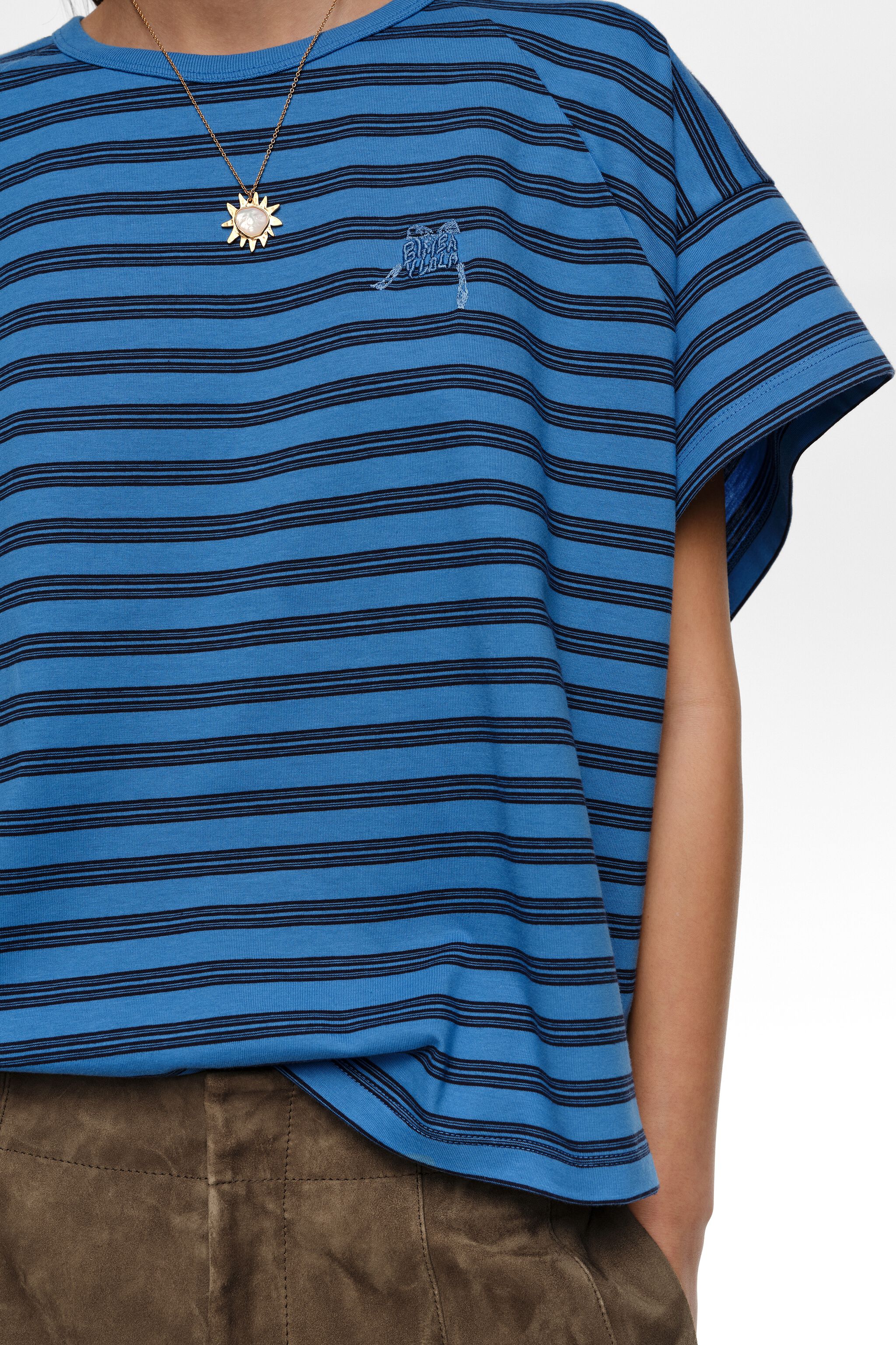 Blaues gestreiftes Crop-Top mit besticktem Logo