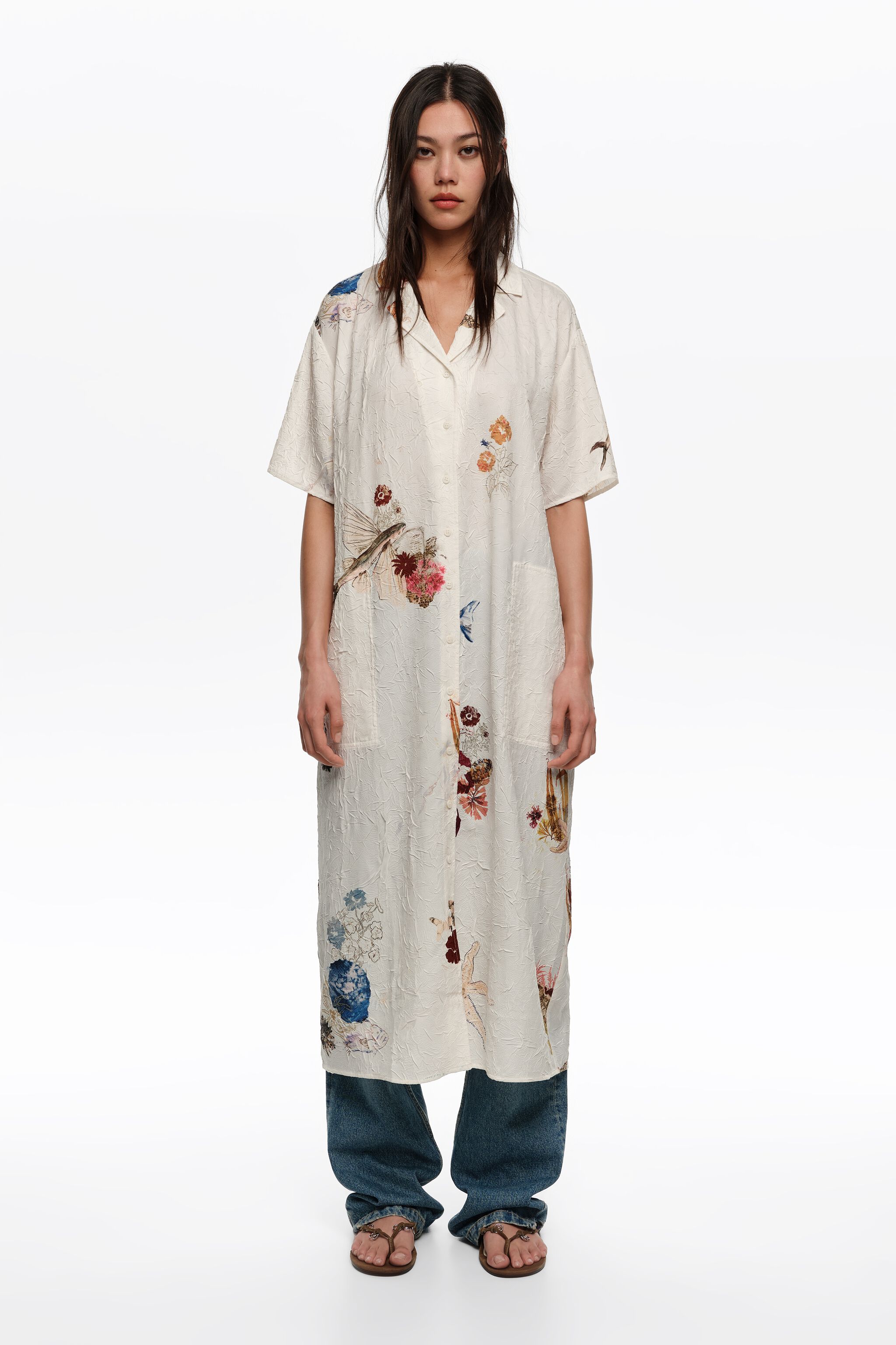 Off-weißes Shirtkleid aus gewelltem Stoff