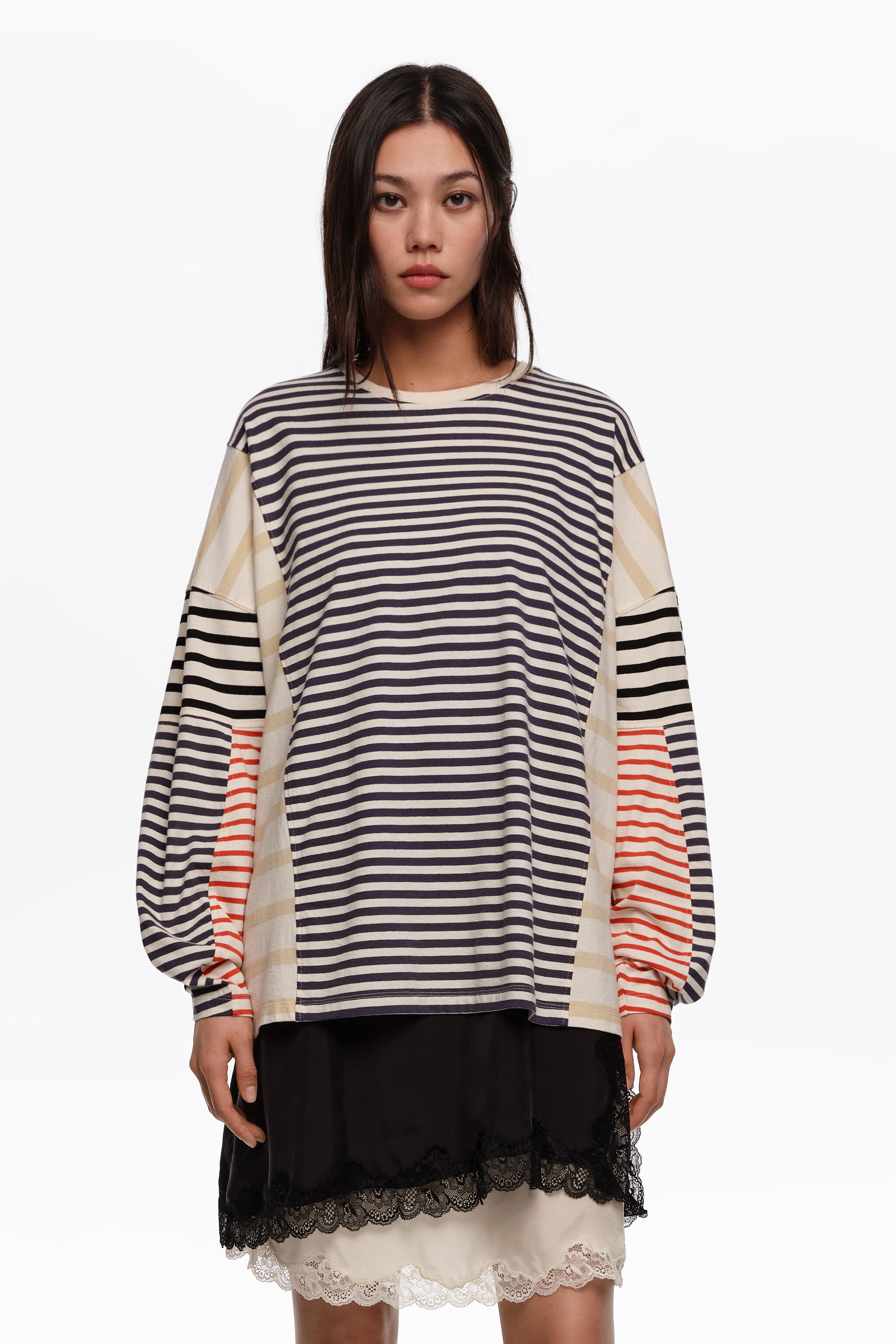 Mehrfarbig gestreiftes Oversize-T-Shirt
