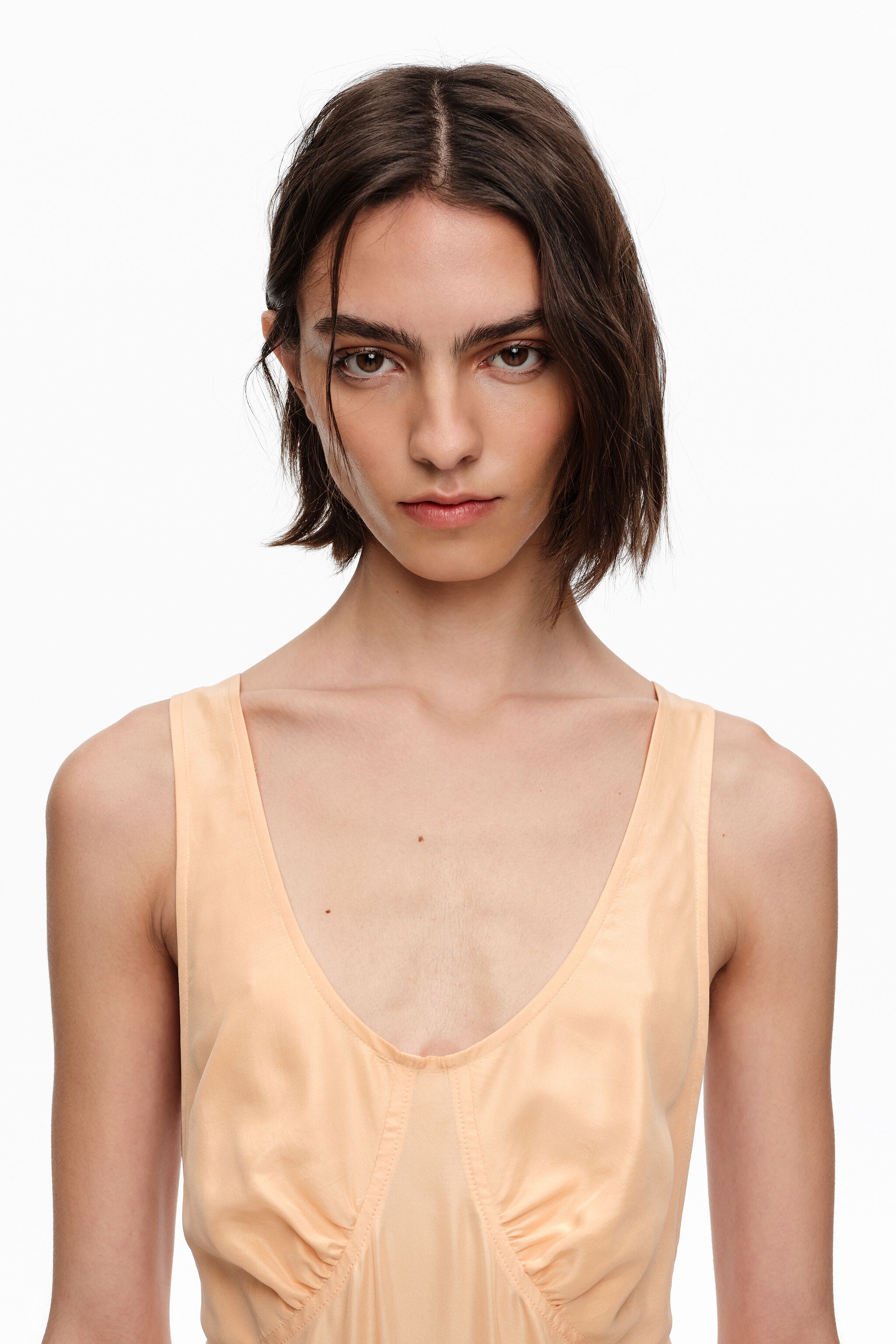 Orangefarbener Seiden-Quertrage-Kleid