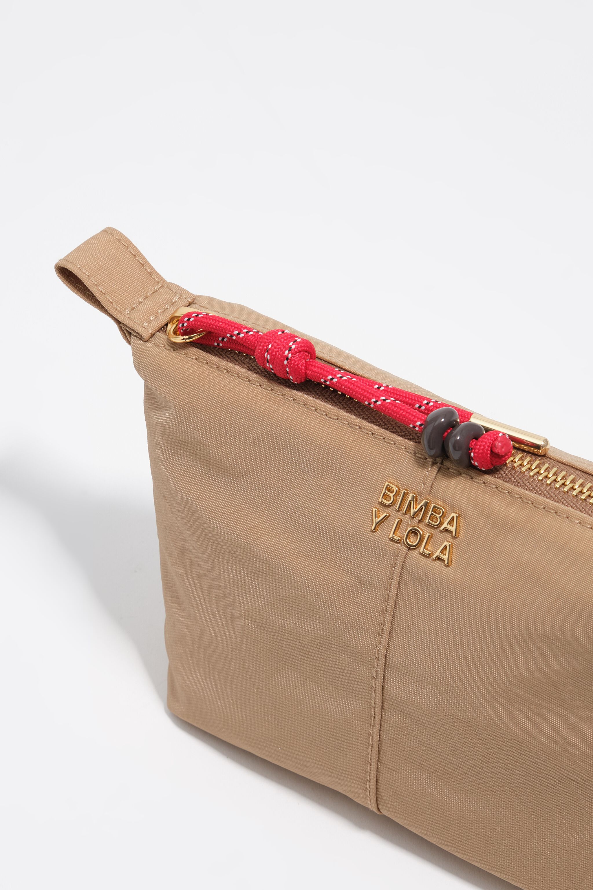 Camel-Nylon-Trapecio-Make-up-Case