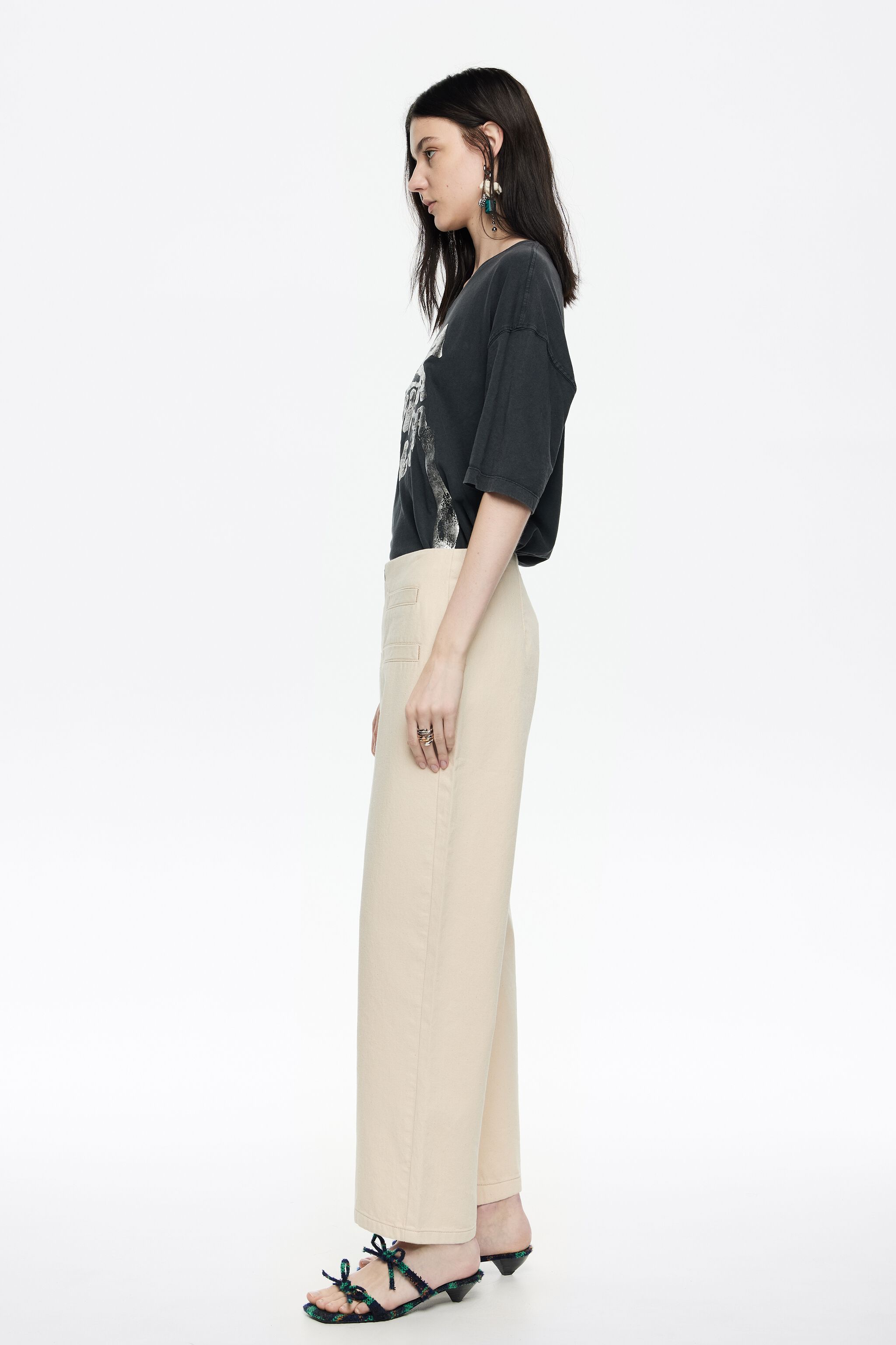 GERADE CROPPED - Elfenbeinfarbene Denim-Jeans bis Unterschenkel