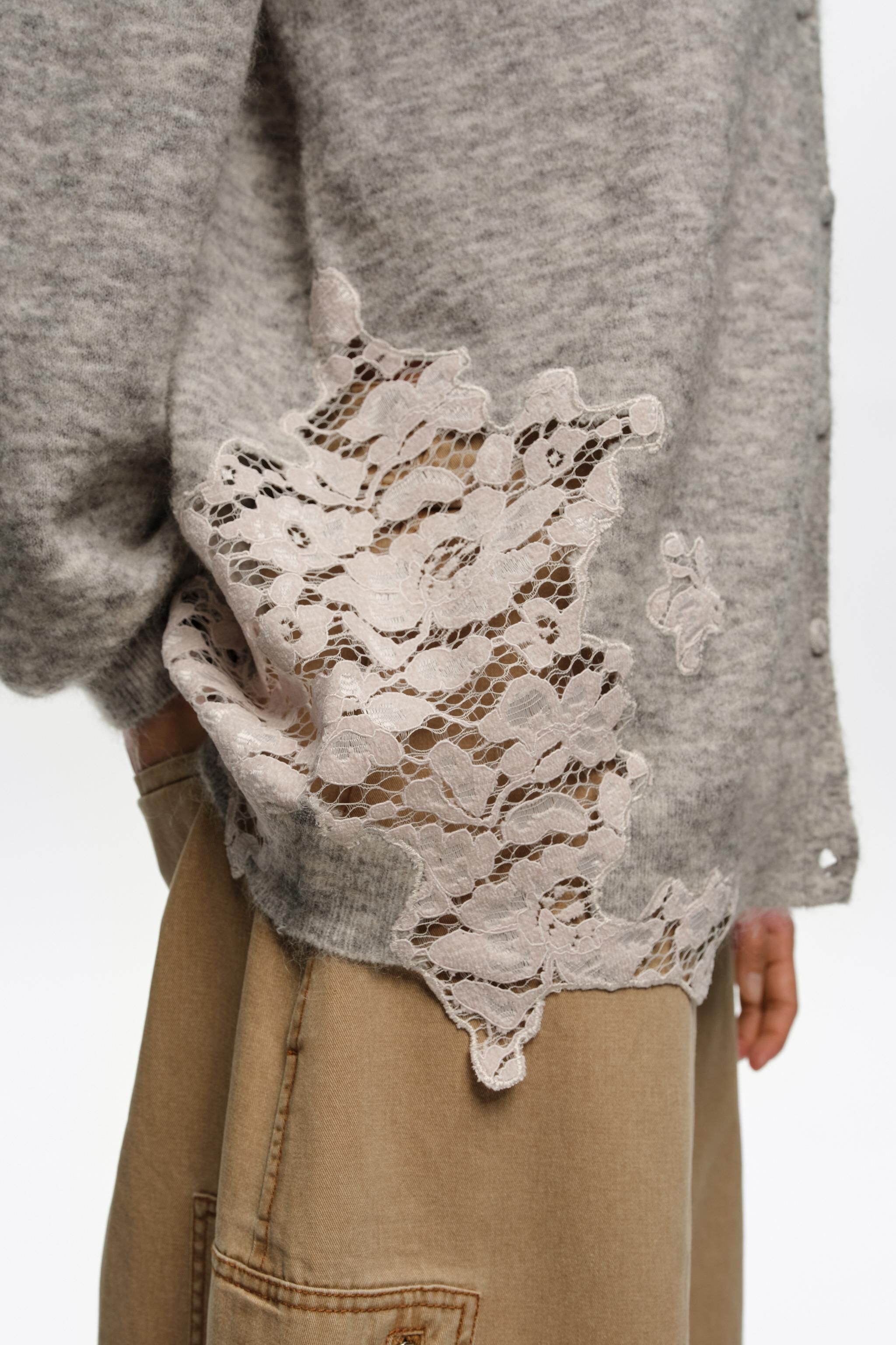 Lichtgrauer Langarm-Lace-Cardigan