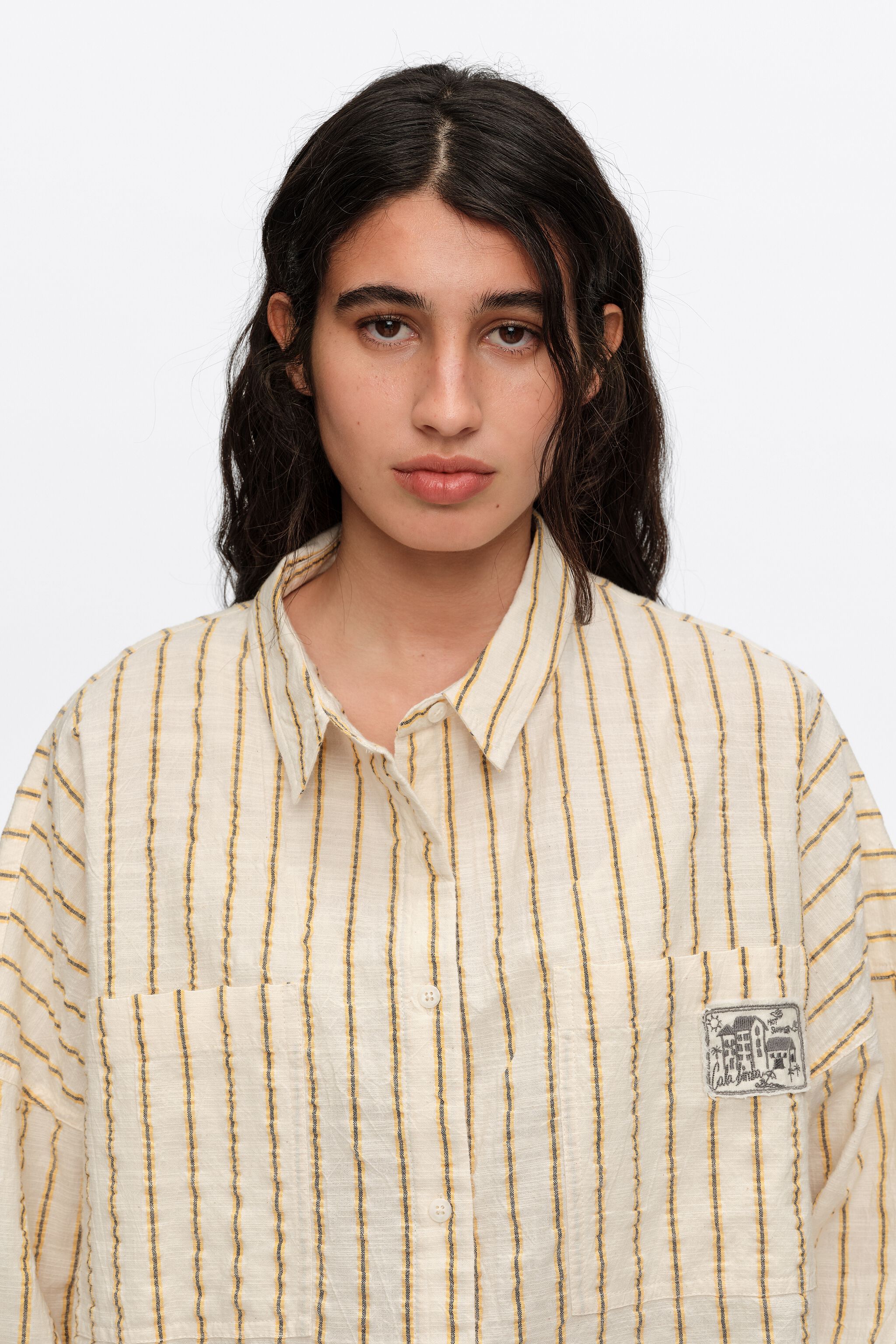 Ocker gestreiftes texturiertes Baumwoll-Overshirt