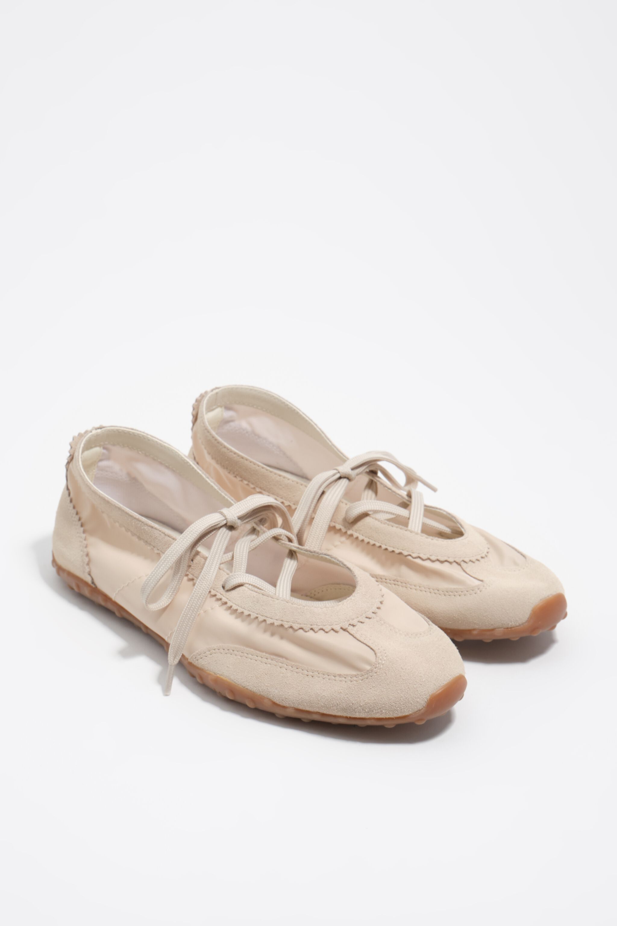 Beige Wildleder- und Nylon-Sport-Ballerina 13 10