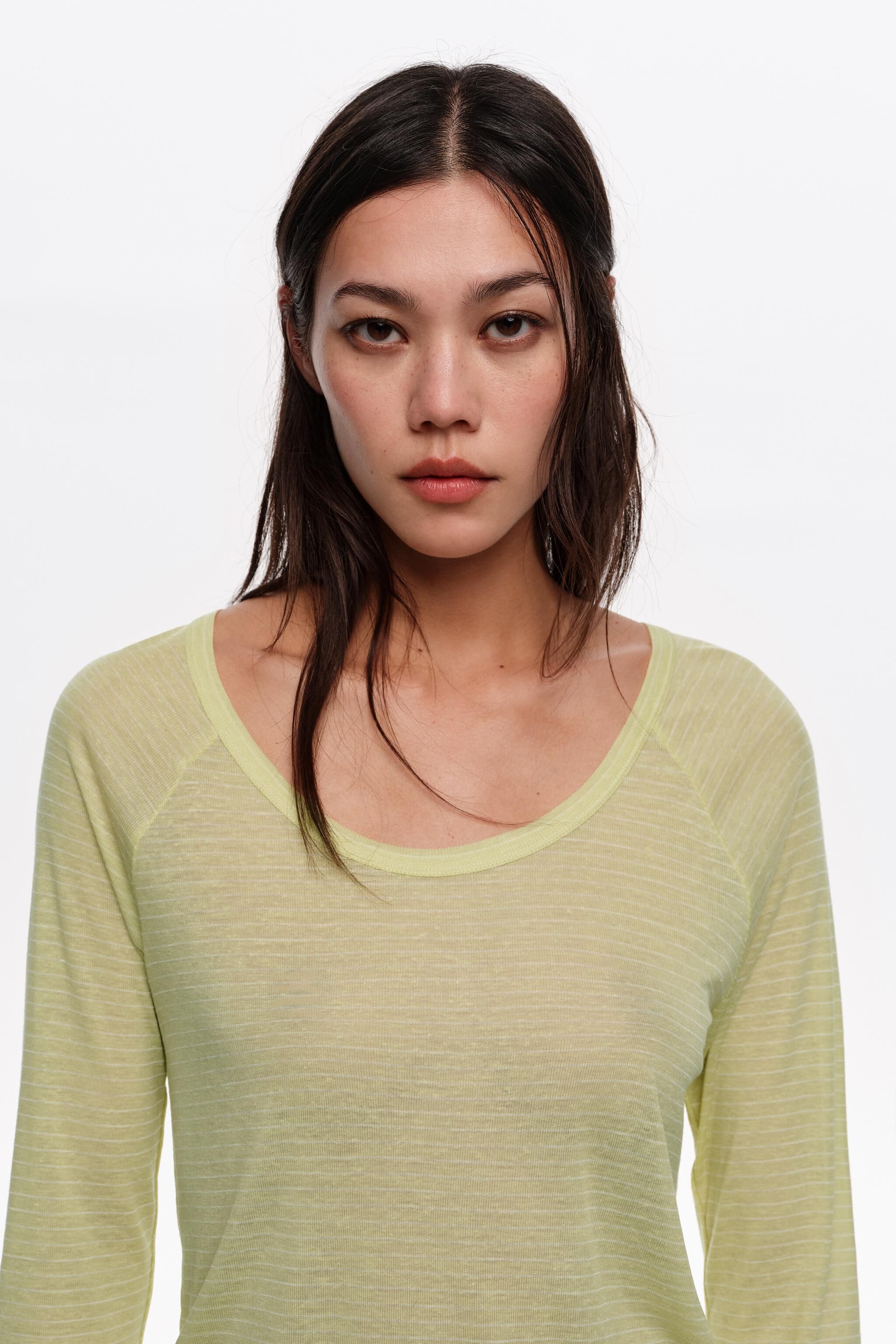 Limettenstreifiges T-Shirt mit Raglanärmeln