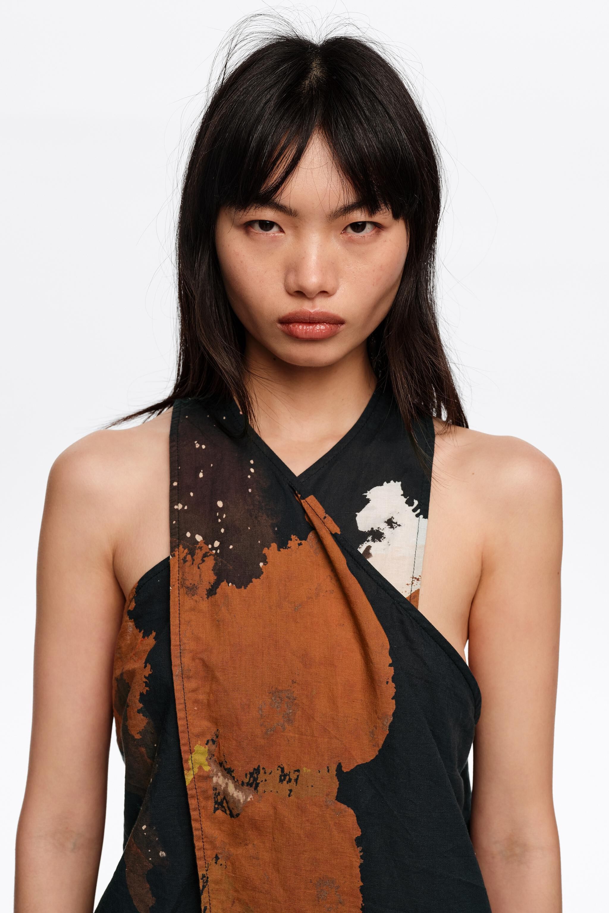 Schwarze Blumen-Linen-Top