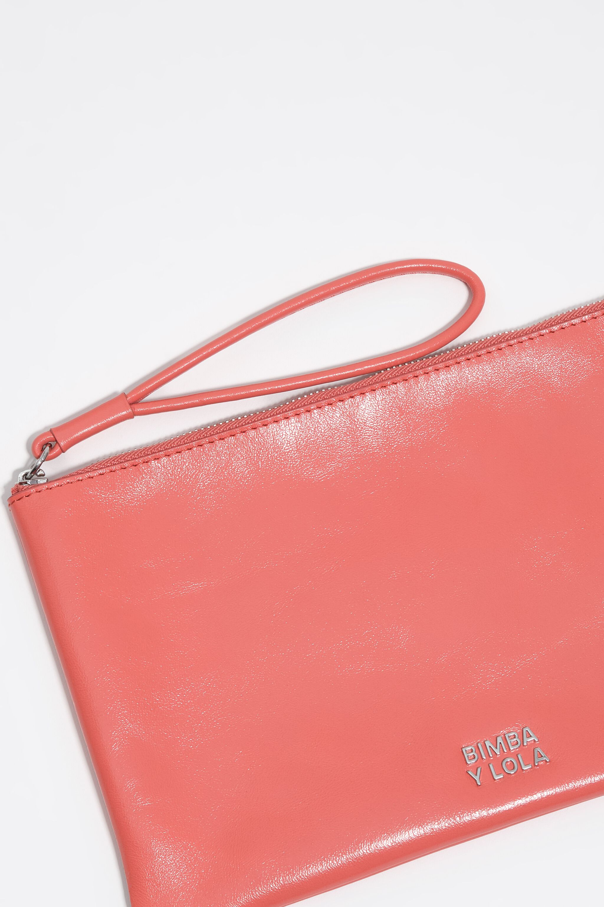 Handtasche aus Leder im Korallenfarbton