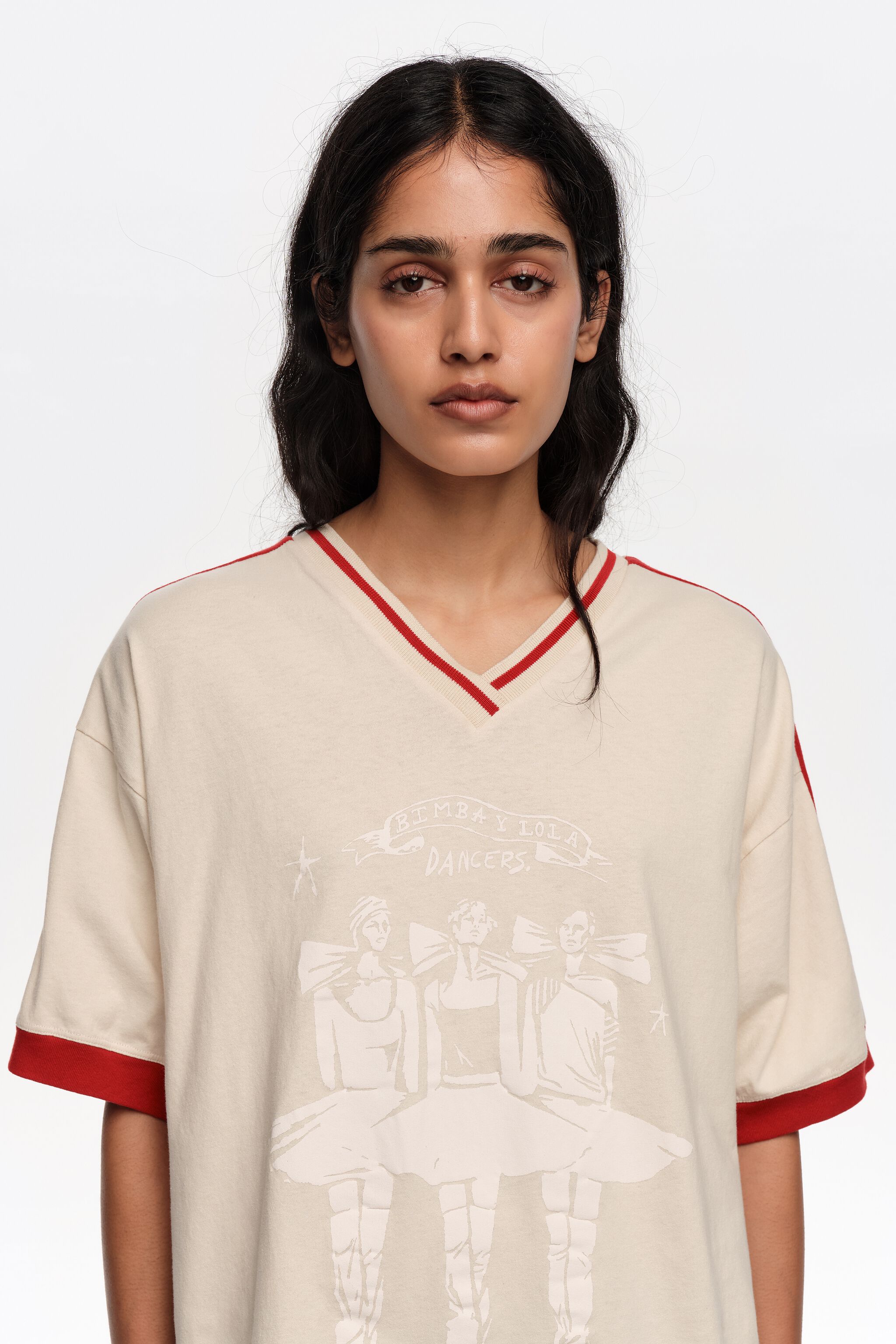 Ivory V-Ausschnitt-T-Shirt mit Tänzern-Logo
