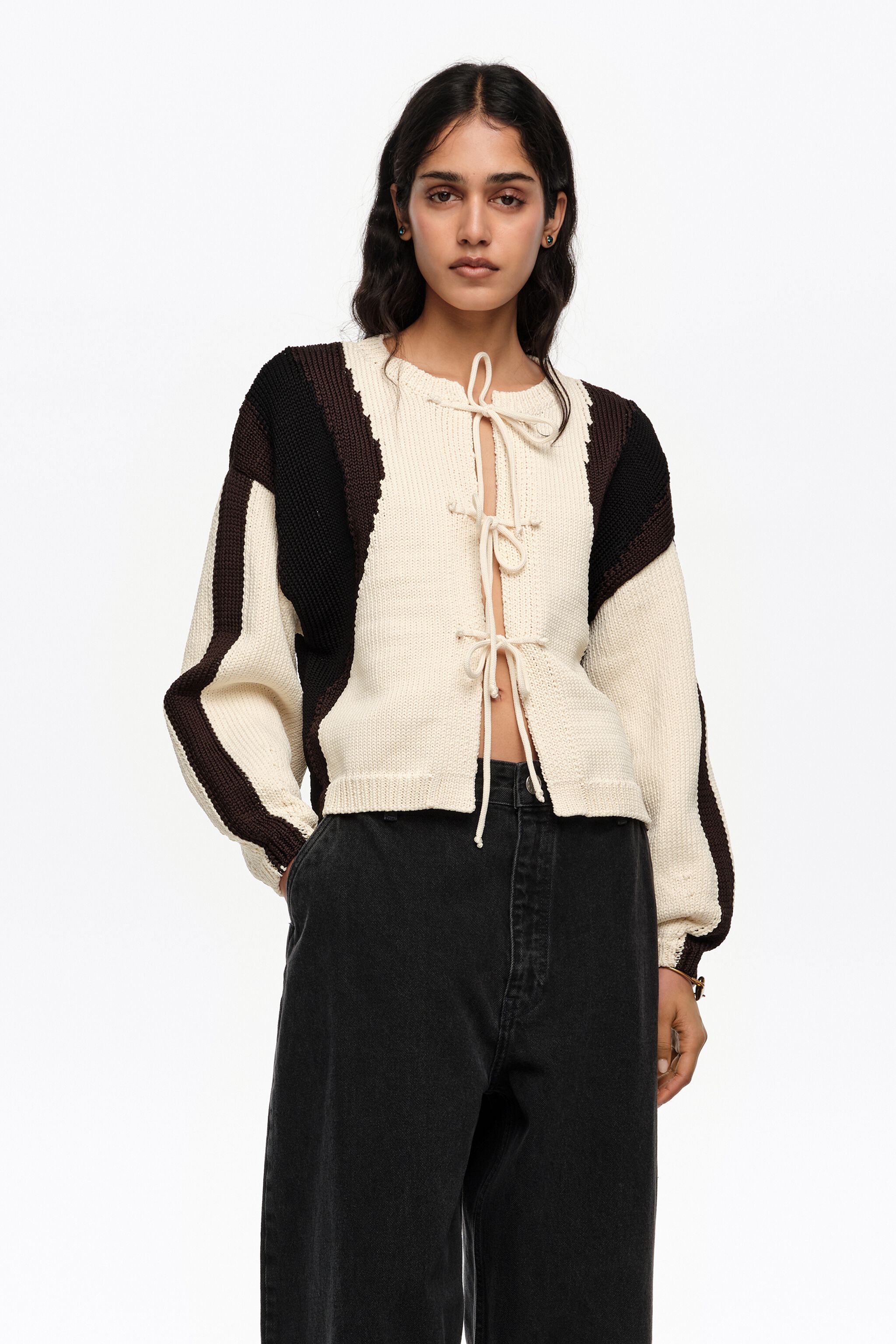 Ivory Dreifarbiger Krawatten-Strickpullover