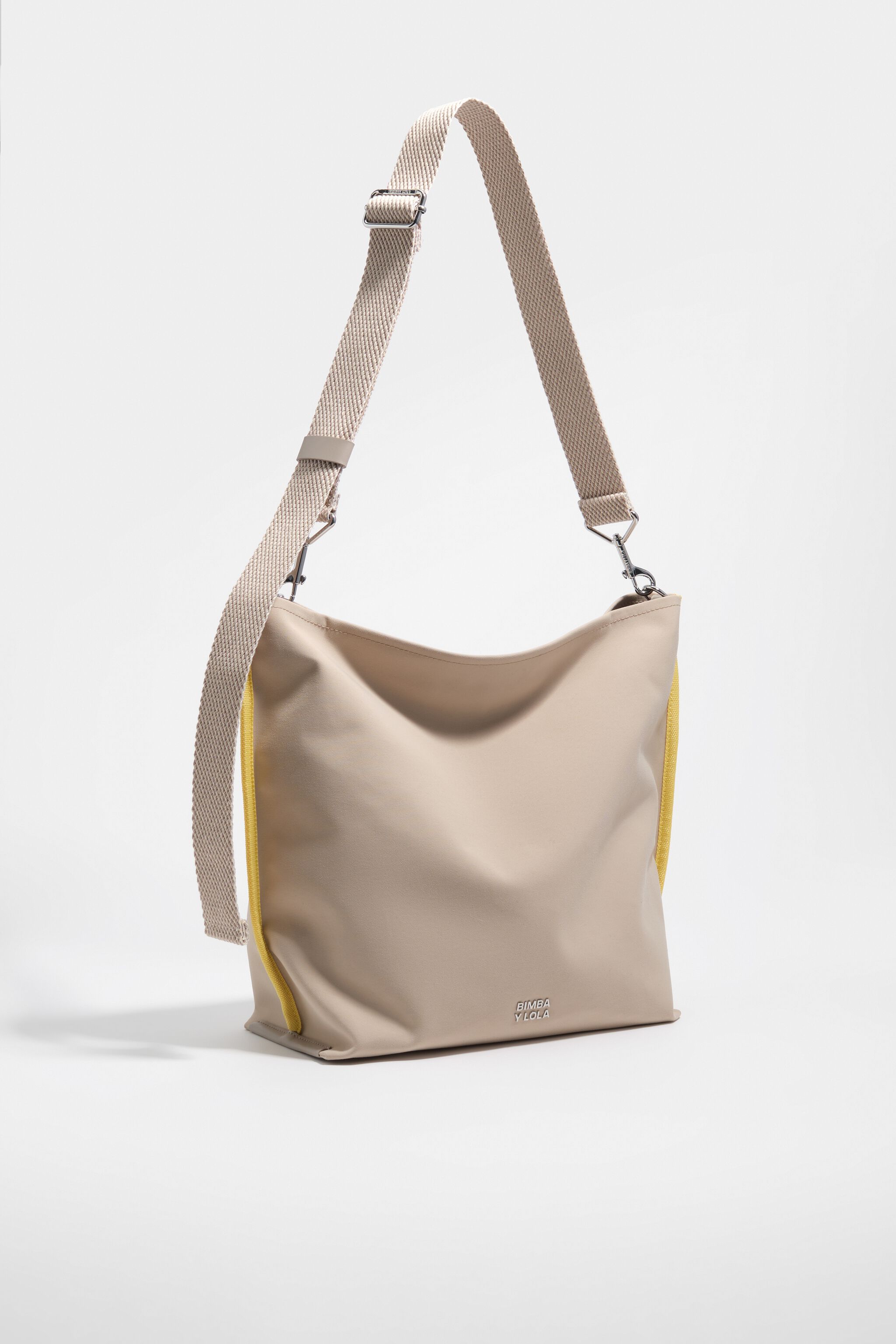 Medium Sand Gabardine Carlino Tasche