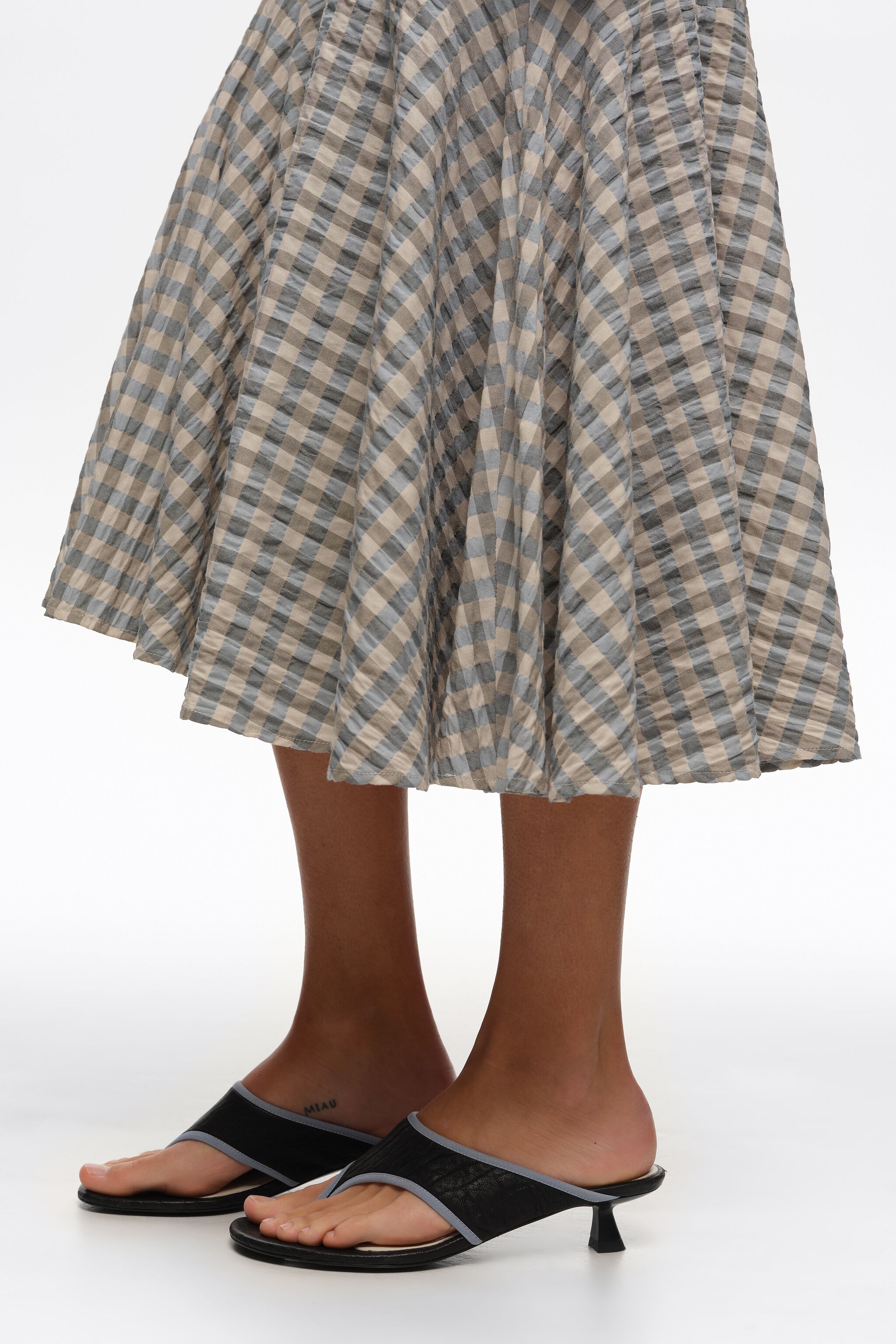 Schwarze Leder-Höhe-Sandalen