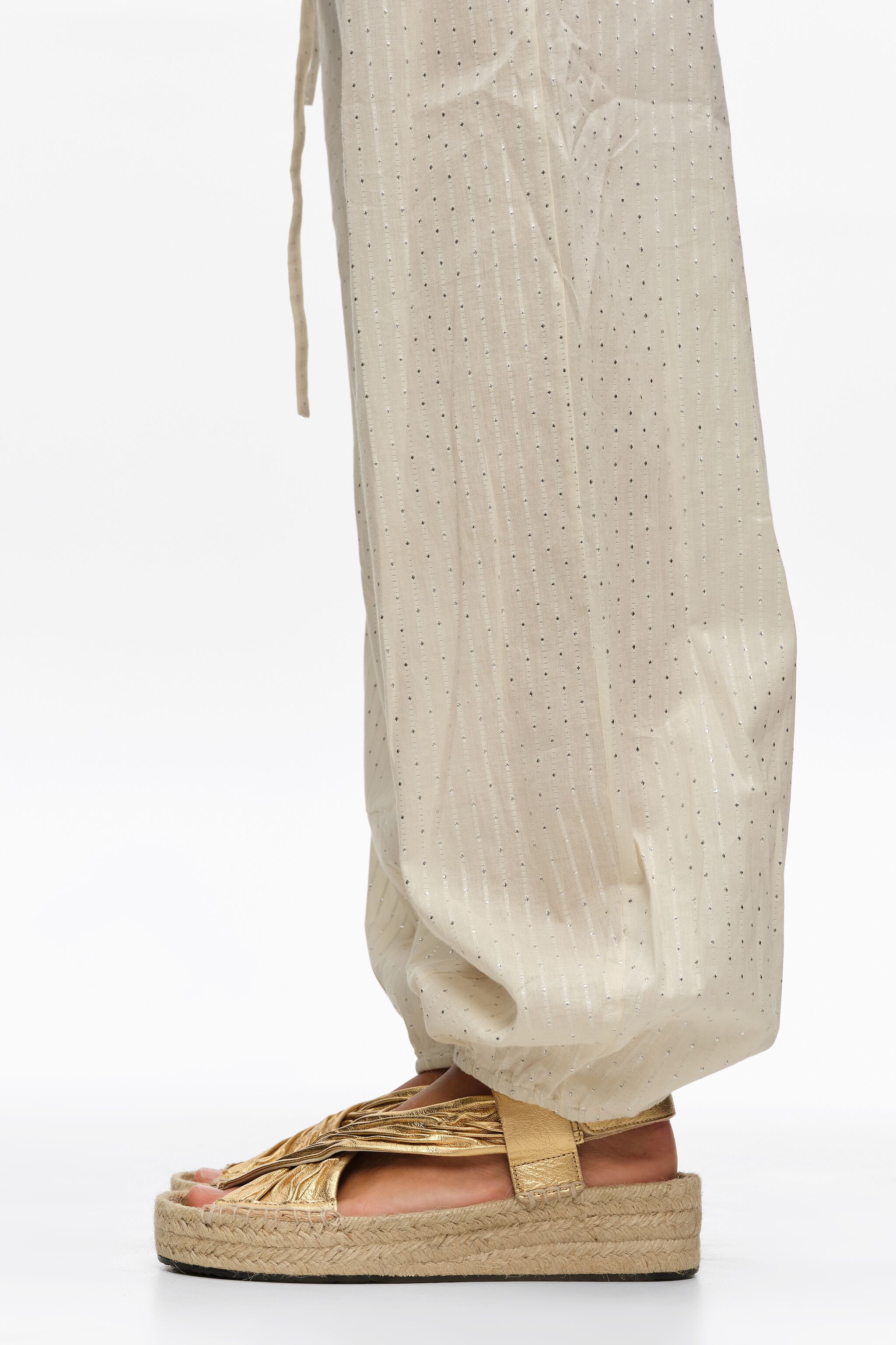 Gold-Leder-Jute-Wedge-Sandalen