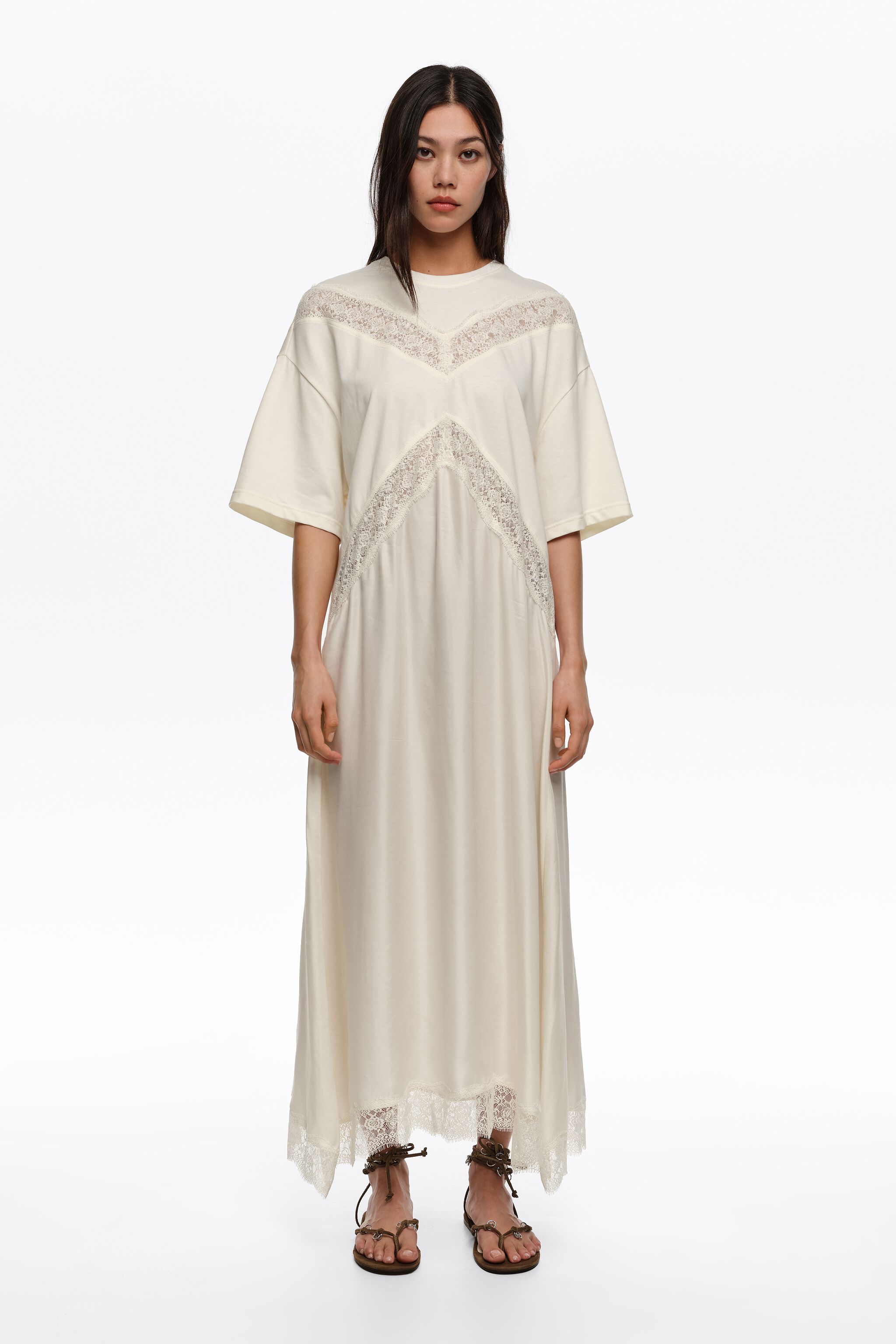 Elfenbeinfarbenes Spitzen-Doppelmaterial-Kleid