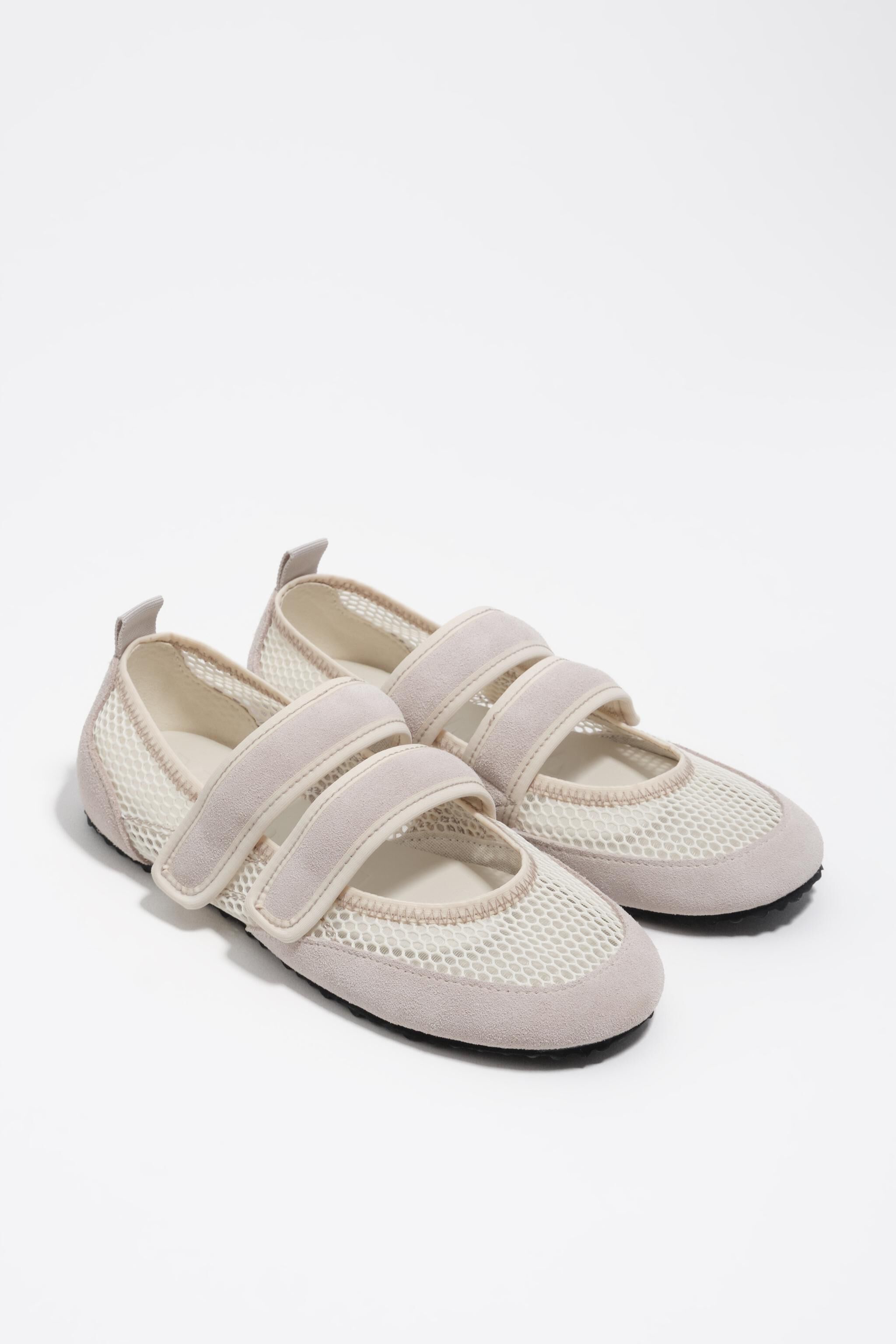 Weiße Velcro-Sport-Ballerina