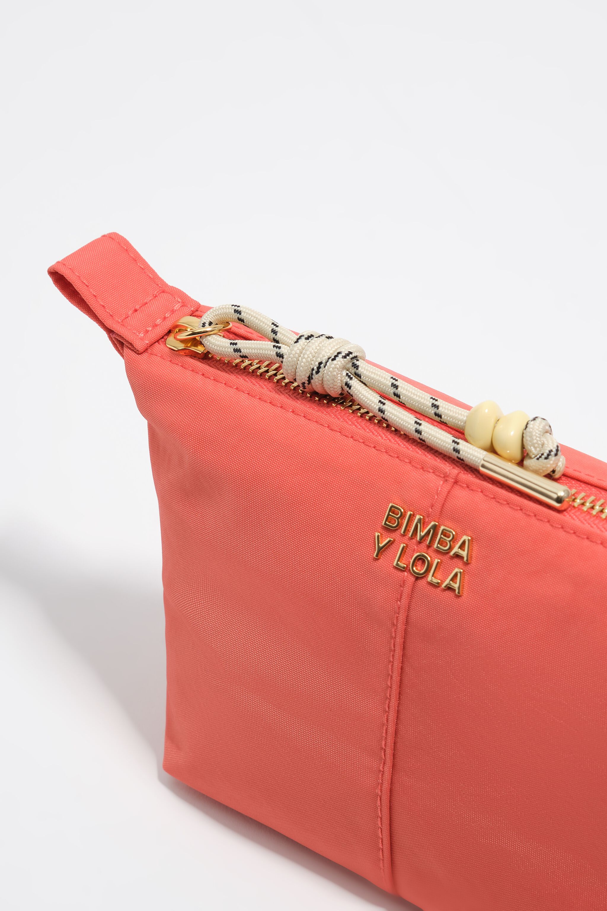 Coral-Nylon-Trapecio-Make-up-Case