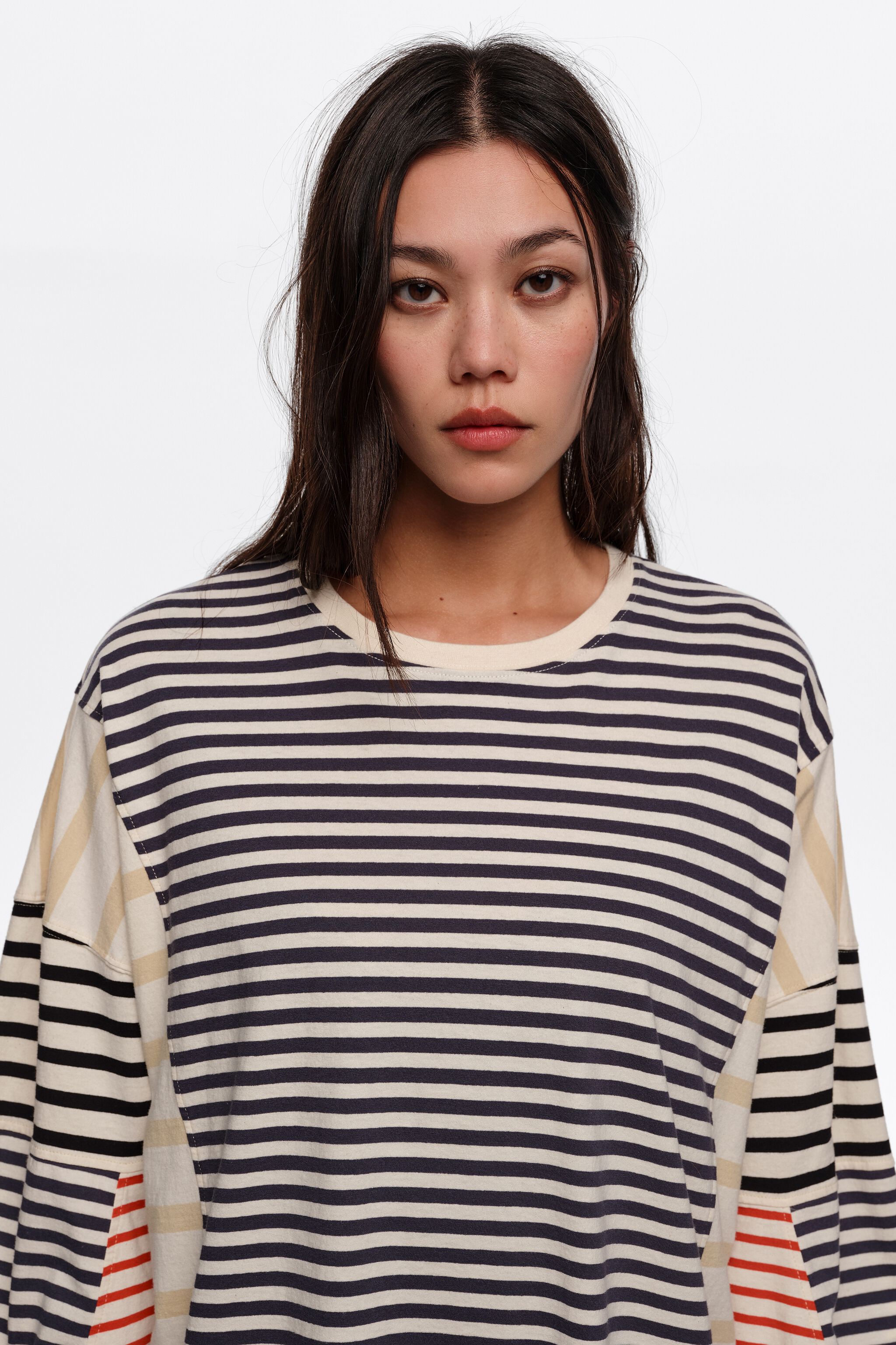 Mehrfarbig gestreiftes Oversize-T-Shirt