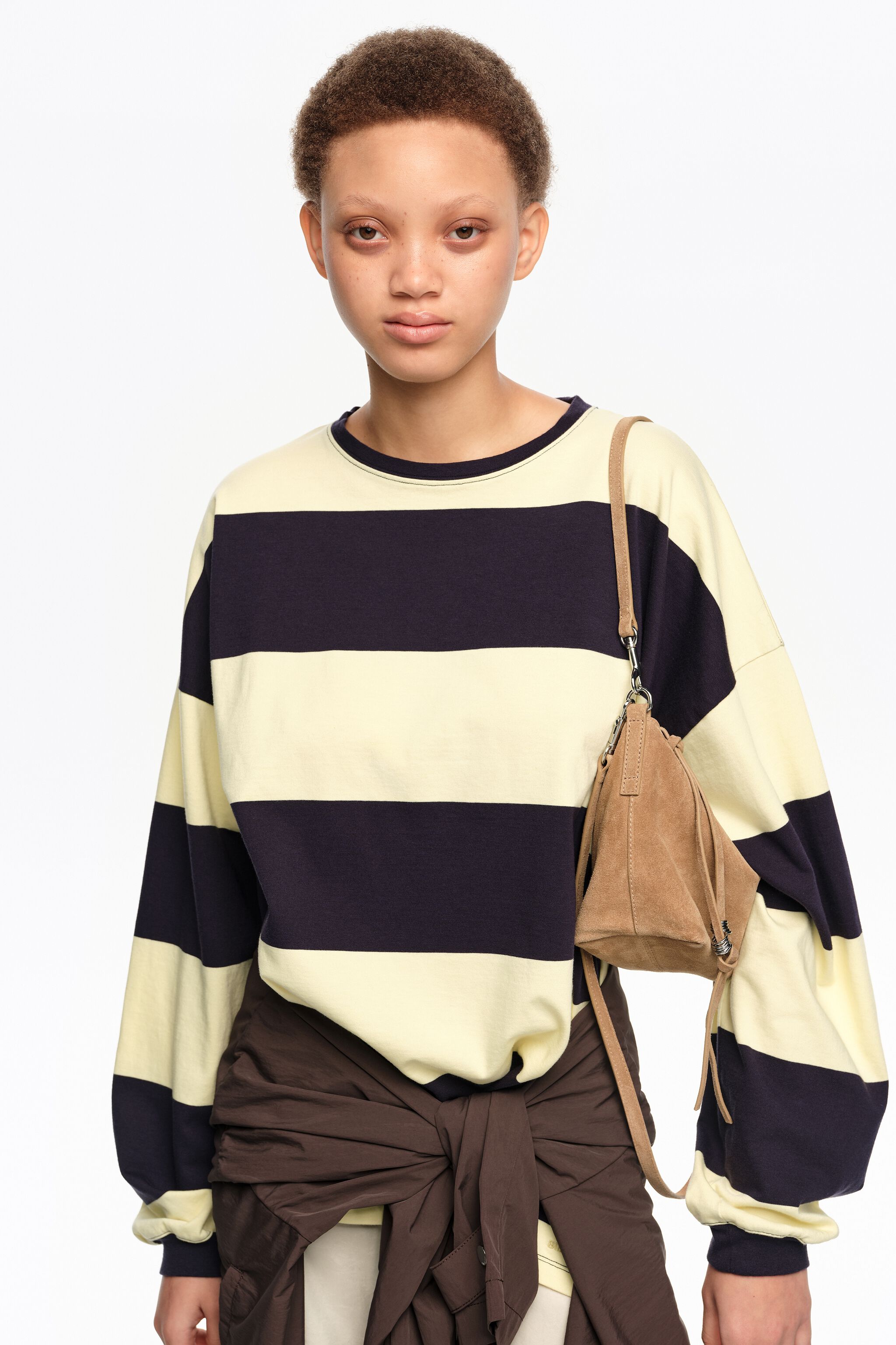 Blau- und gelbgestreiftes Oversize-T-Shirt