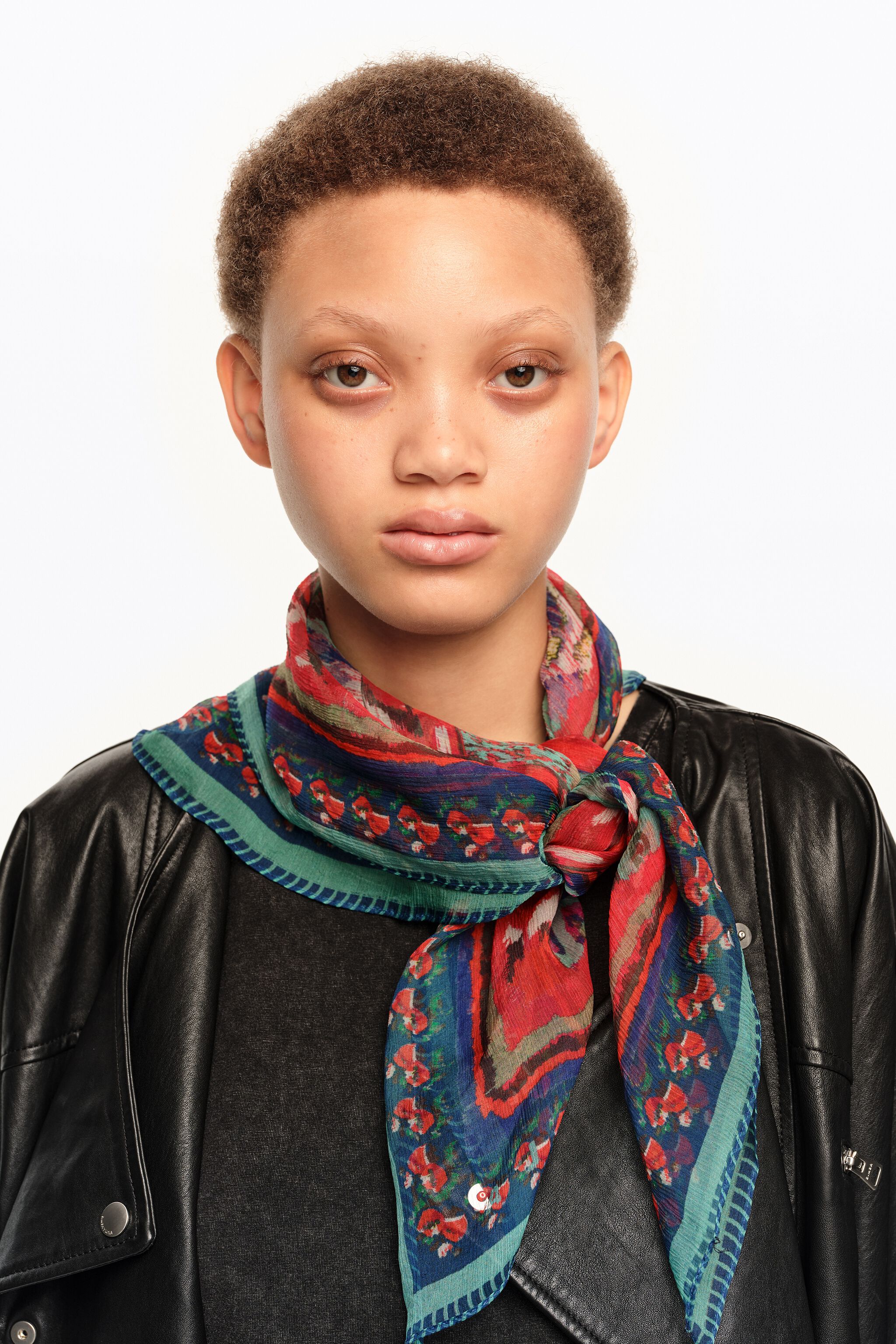 Rotes Ikat-Blumen-Streifen-Schal