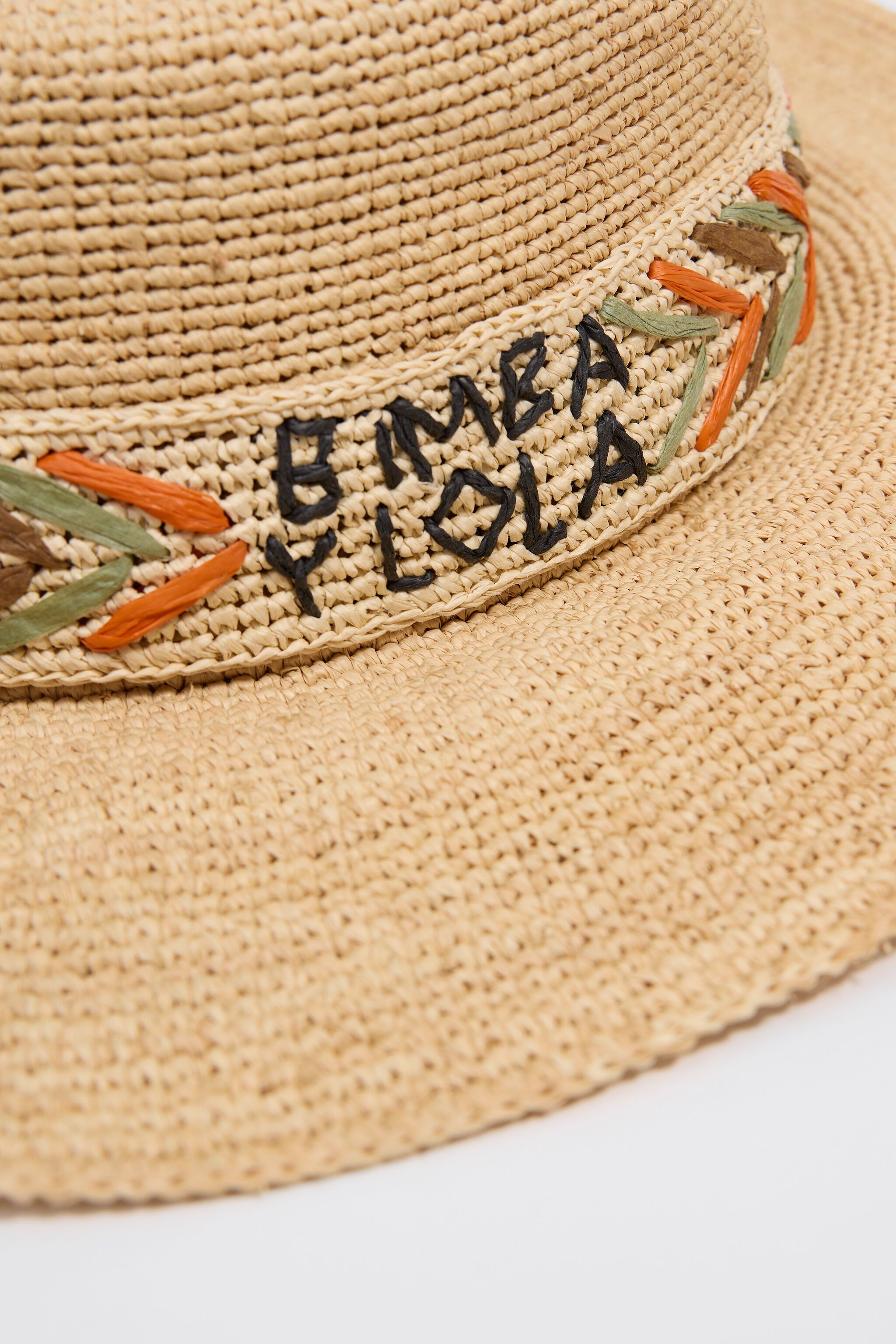 Raffia-Boater mit mehrfarbigem besticktem Band