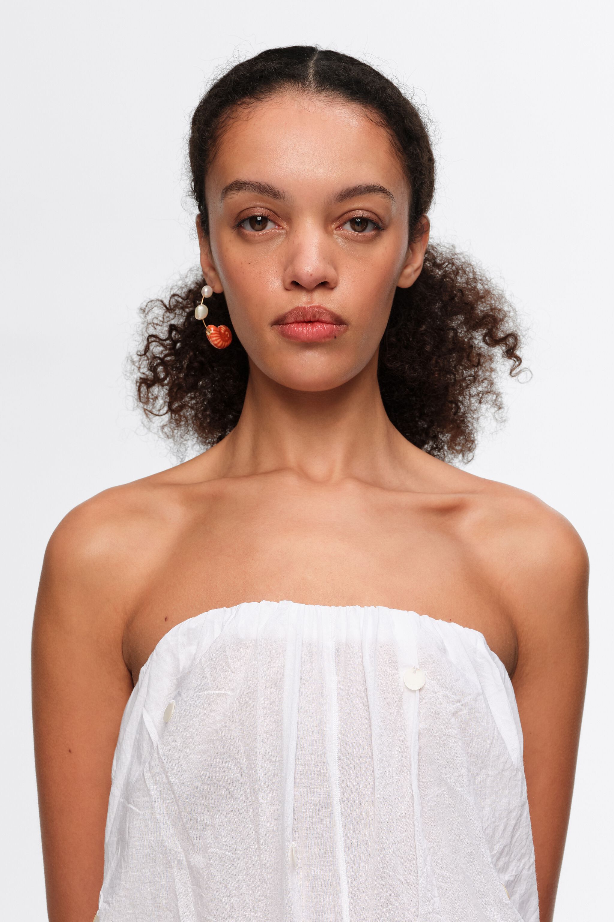 Weiße Rüschen-Strapless-Kleid