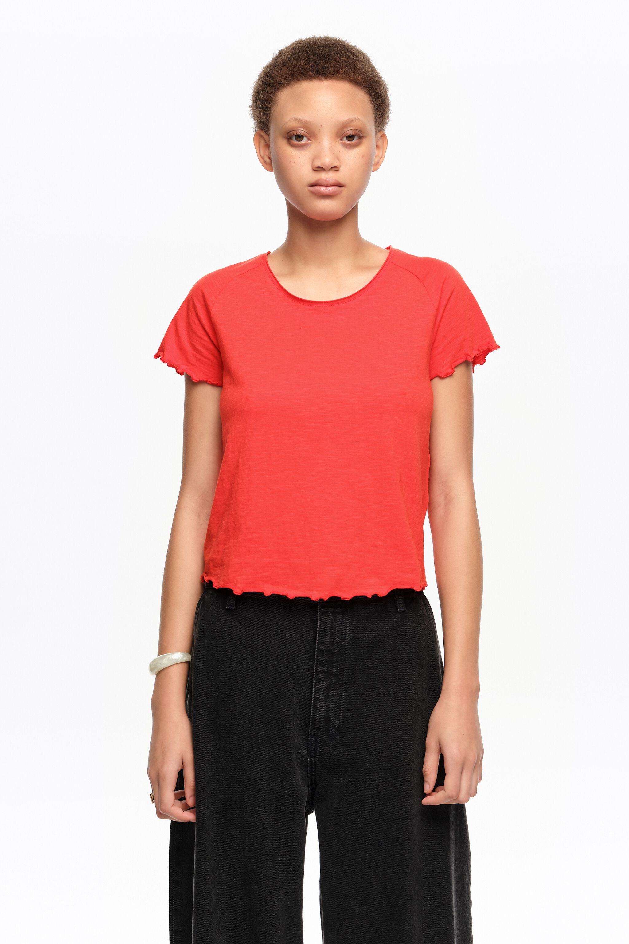 Rotes eng anliegendes Raglan-T-Shirt