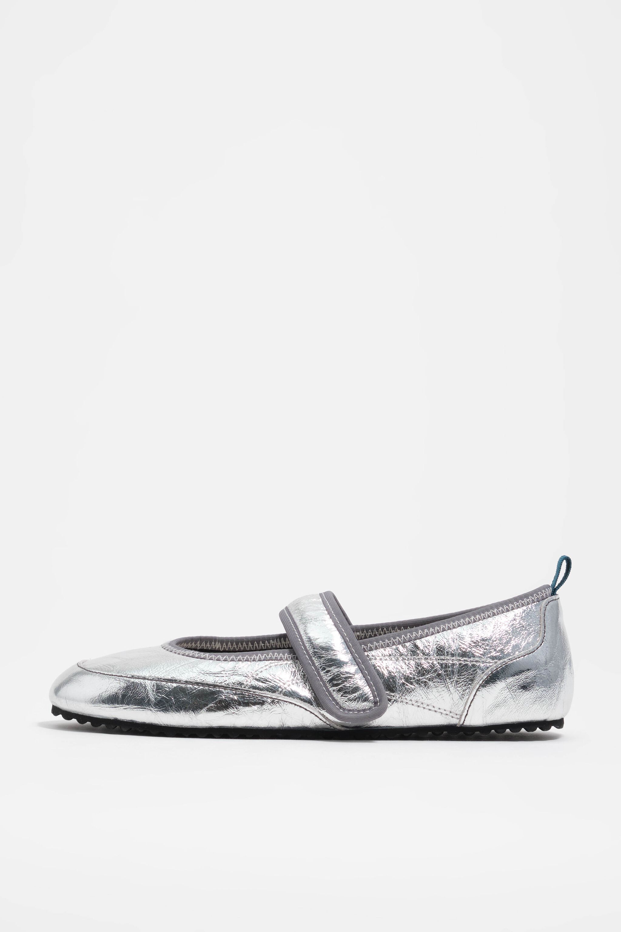 Silberner Leder-Sport-Ballerina