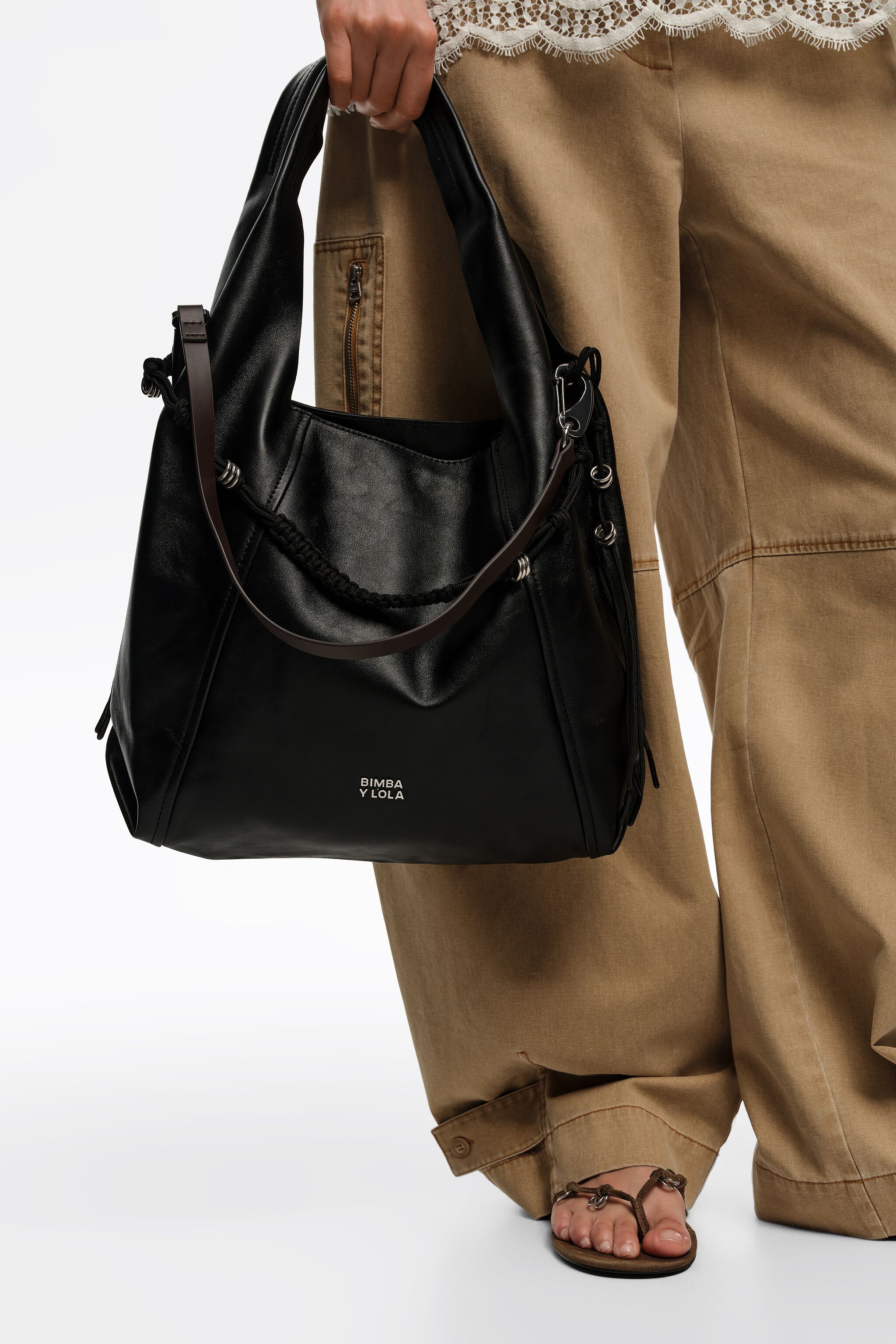 Große schwarze Leder-Papier-Schultertasche