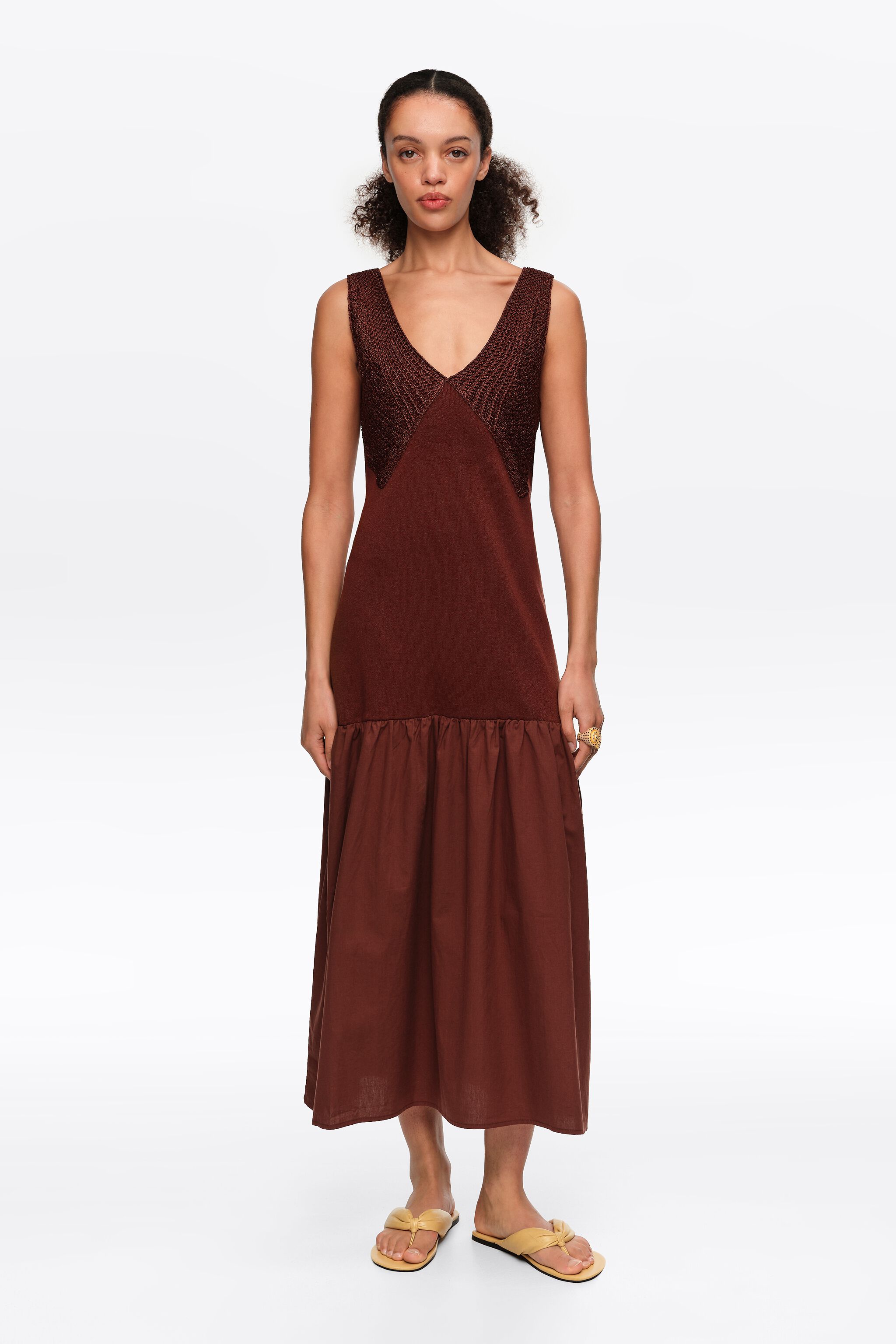 Brauner zwei-material A-Linien-Strickkleid