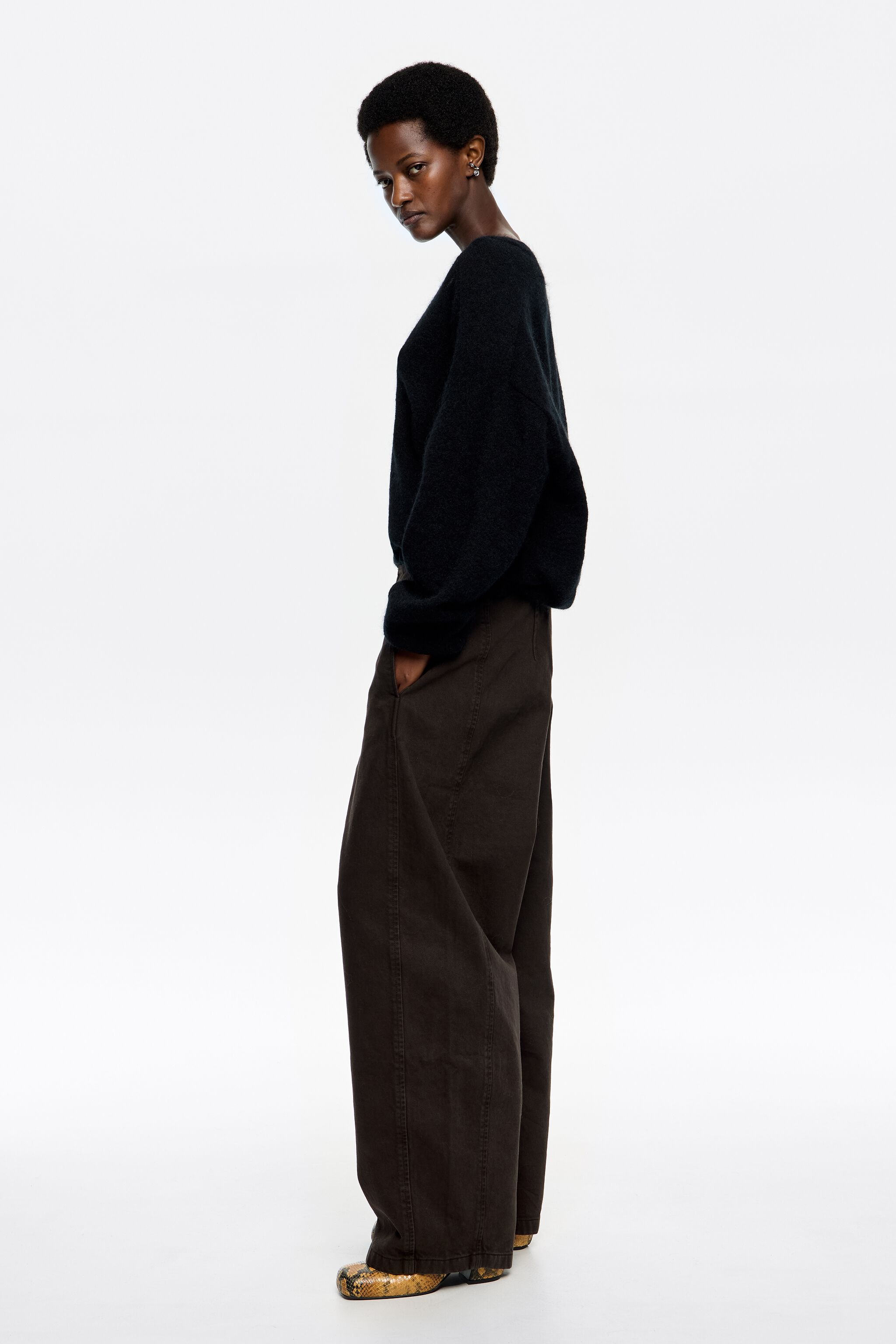 BARREL - Verstellbare Jeanshose mit dunkelbraunem Bund