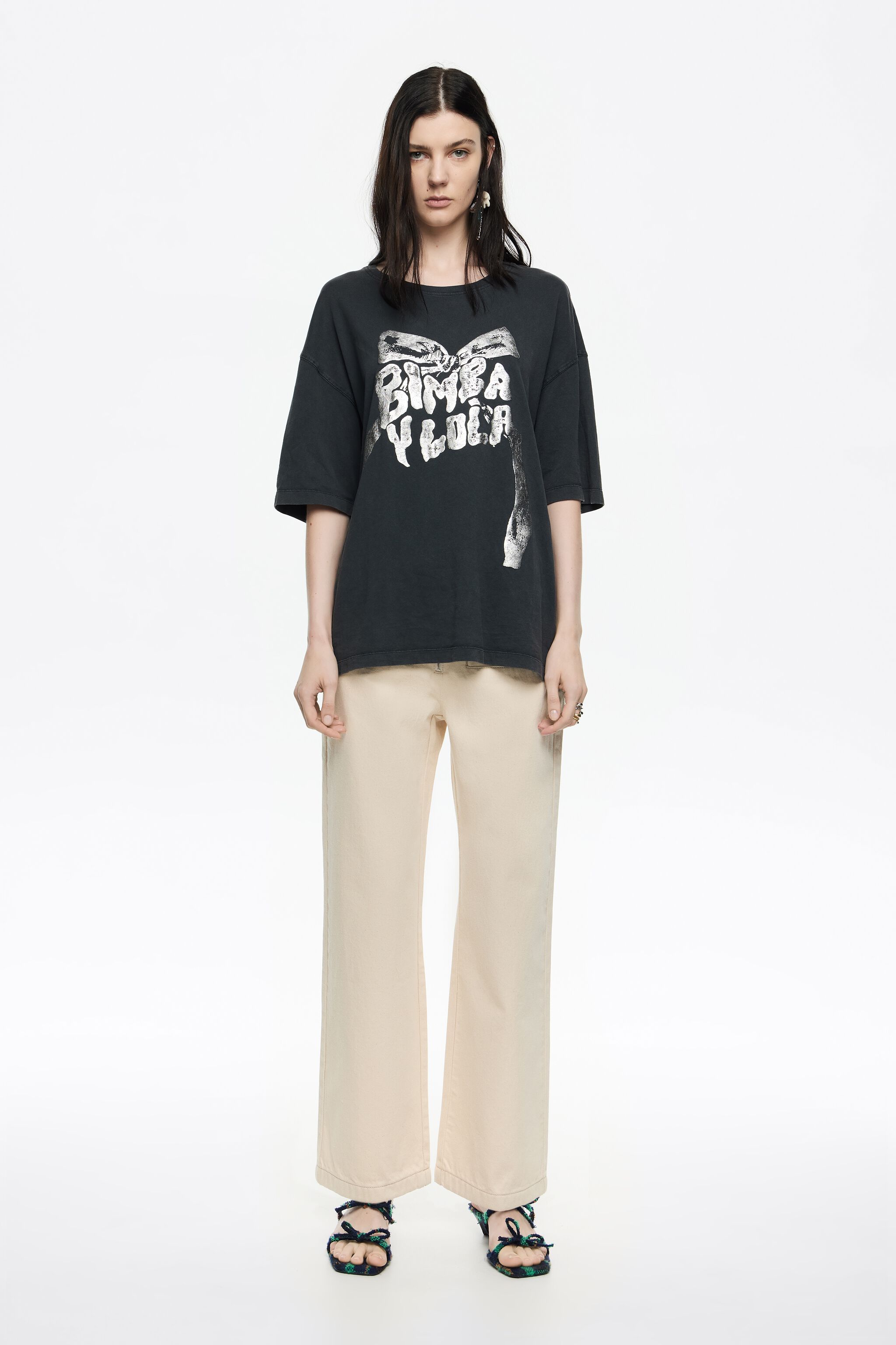 GERADE CROPPED - Elfenbeinfarbene Denim-Jeans bis Unterschenkel