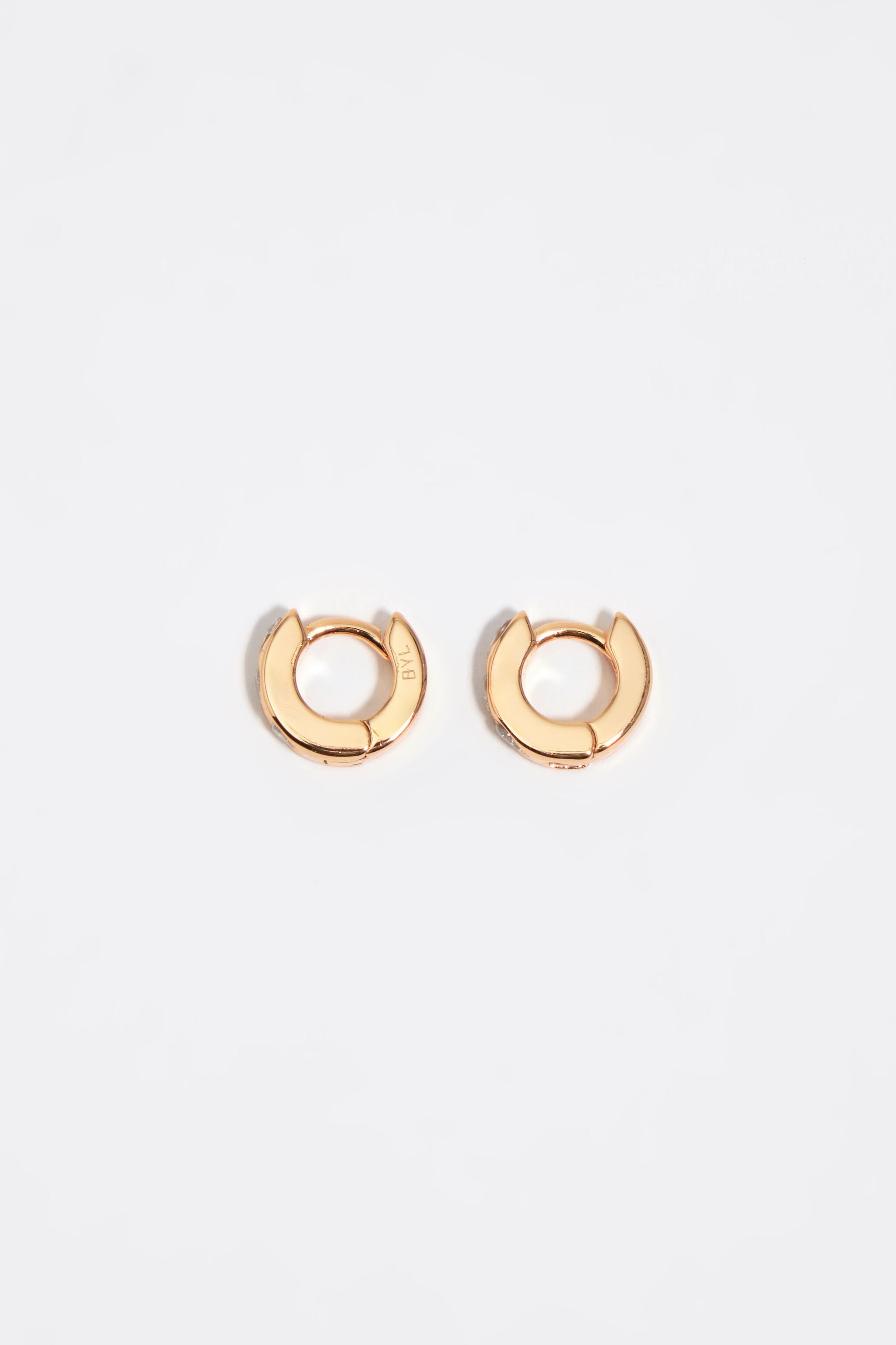 Goldene Herzen-Mini-Hoop-Ohrstecker mit Kristallen
