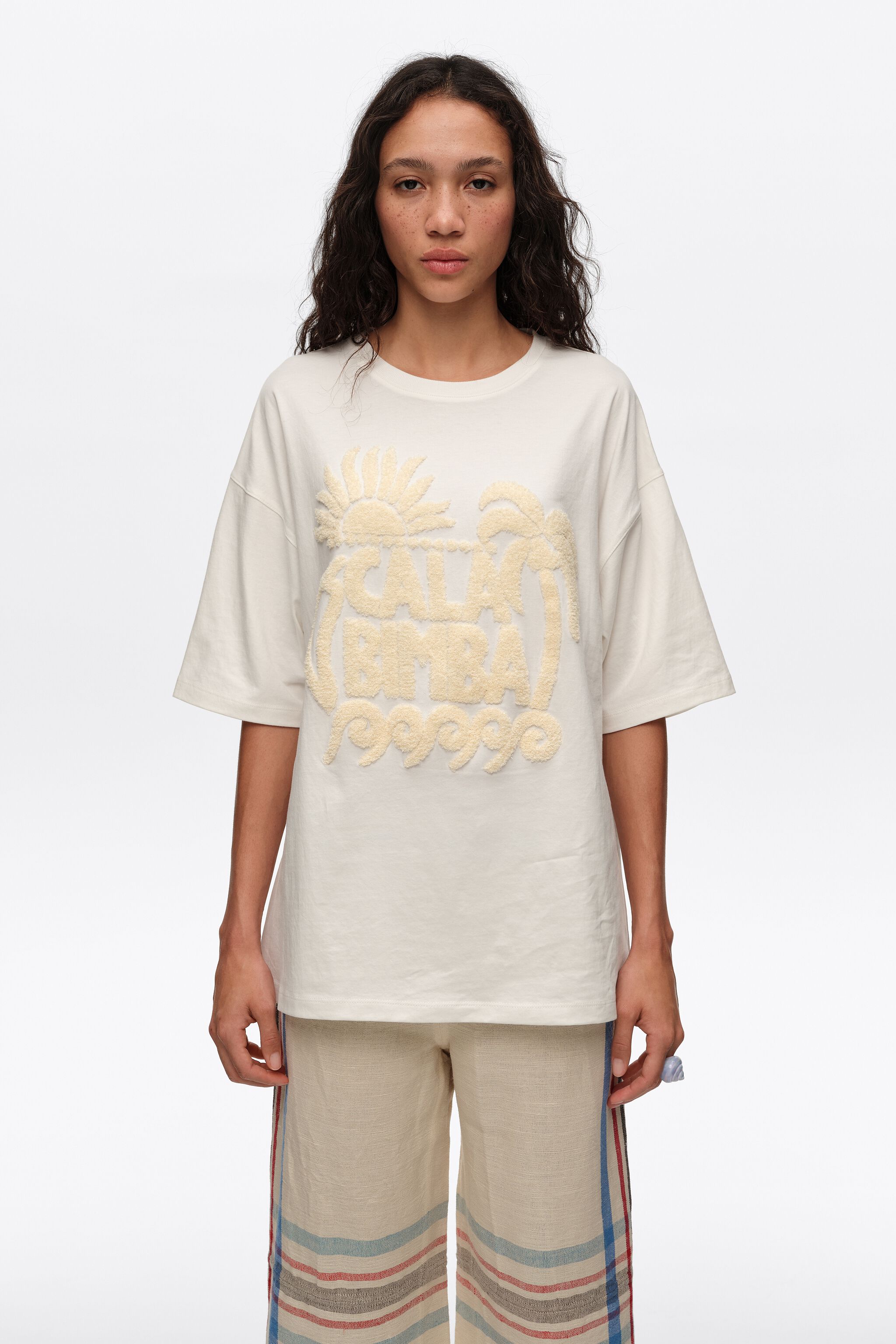 Ivory-T-Shirt mit Logo aus Bademantelstoff