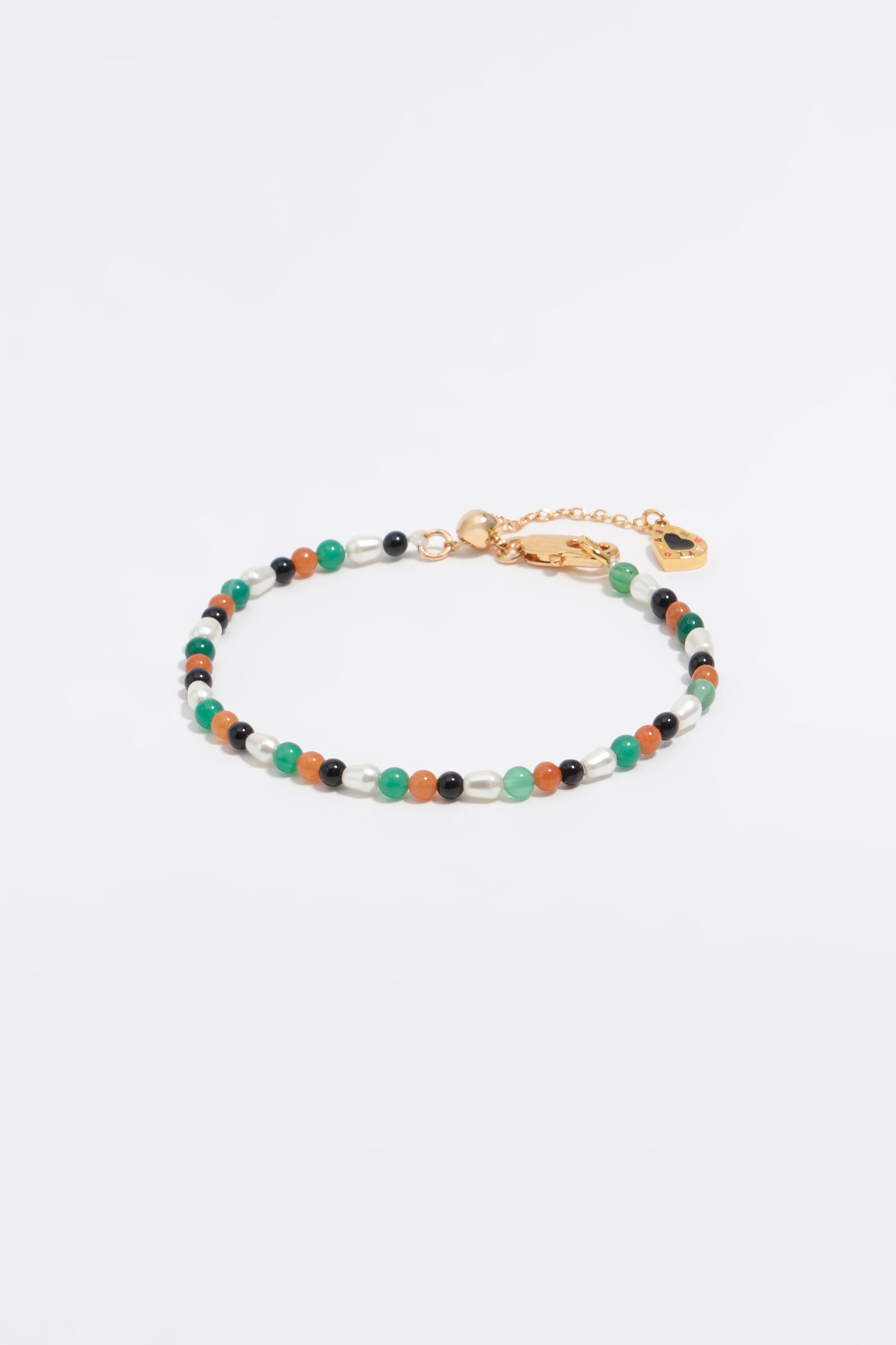Armband aus Perlen und mehrfarbigen Steinen