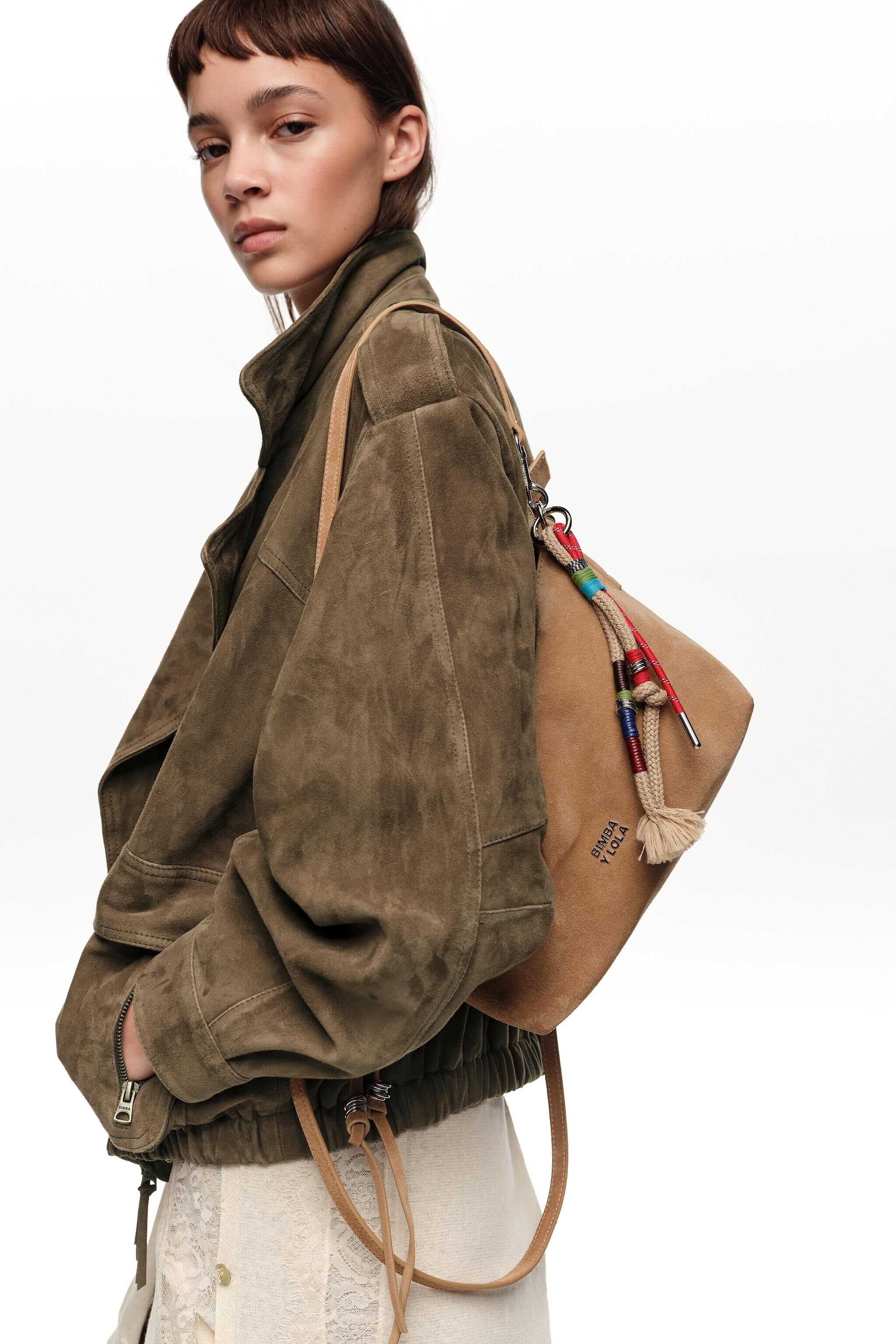 Medium natürliche Wildleder-Trapecio-Tasche