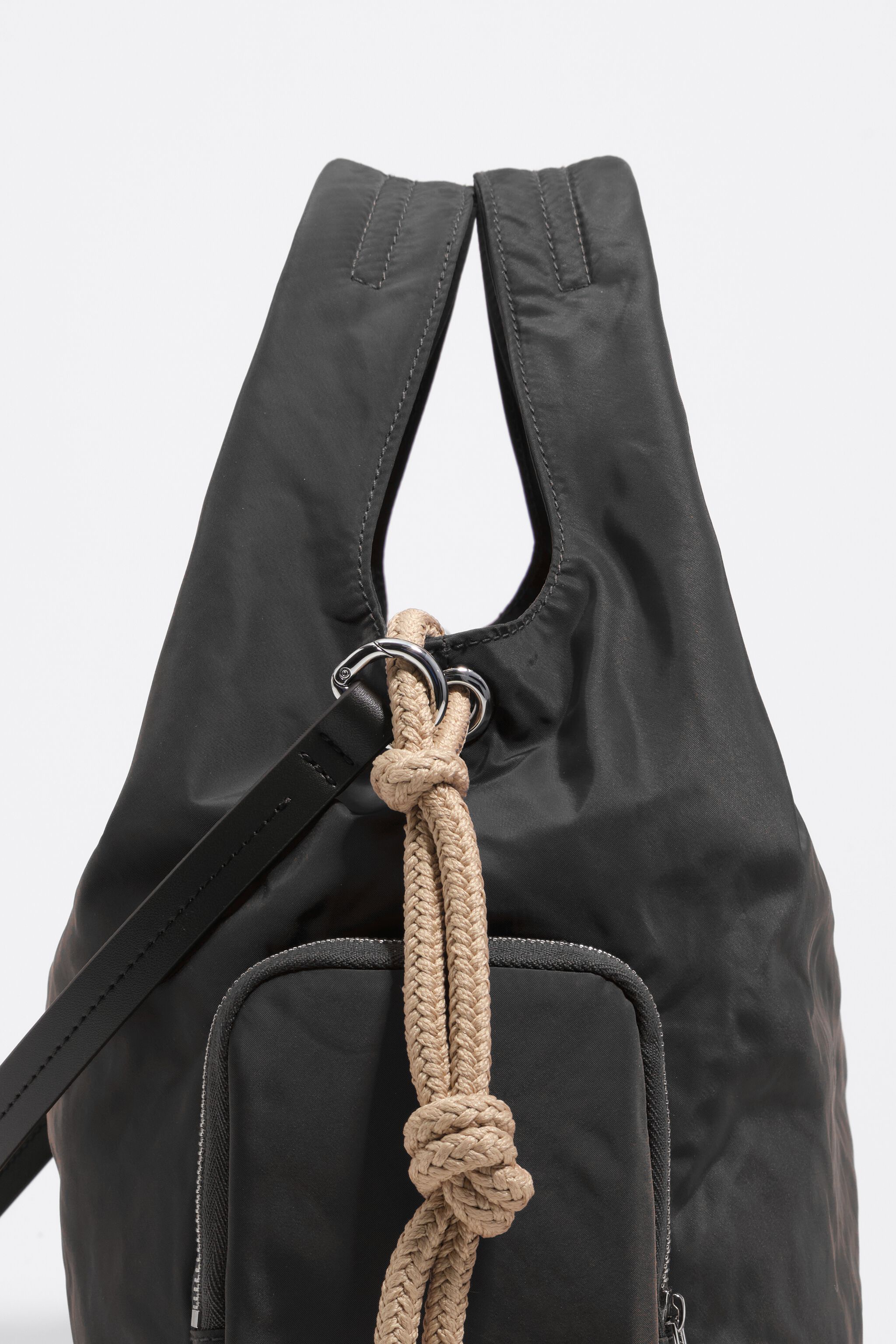 Medium schwarze Nylon-Handtasche