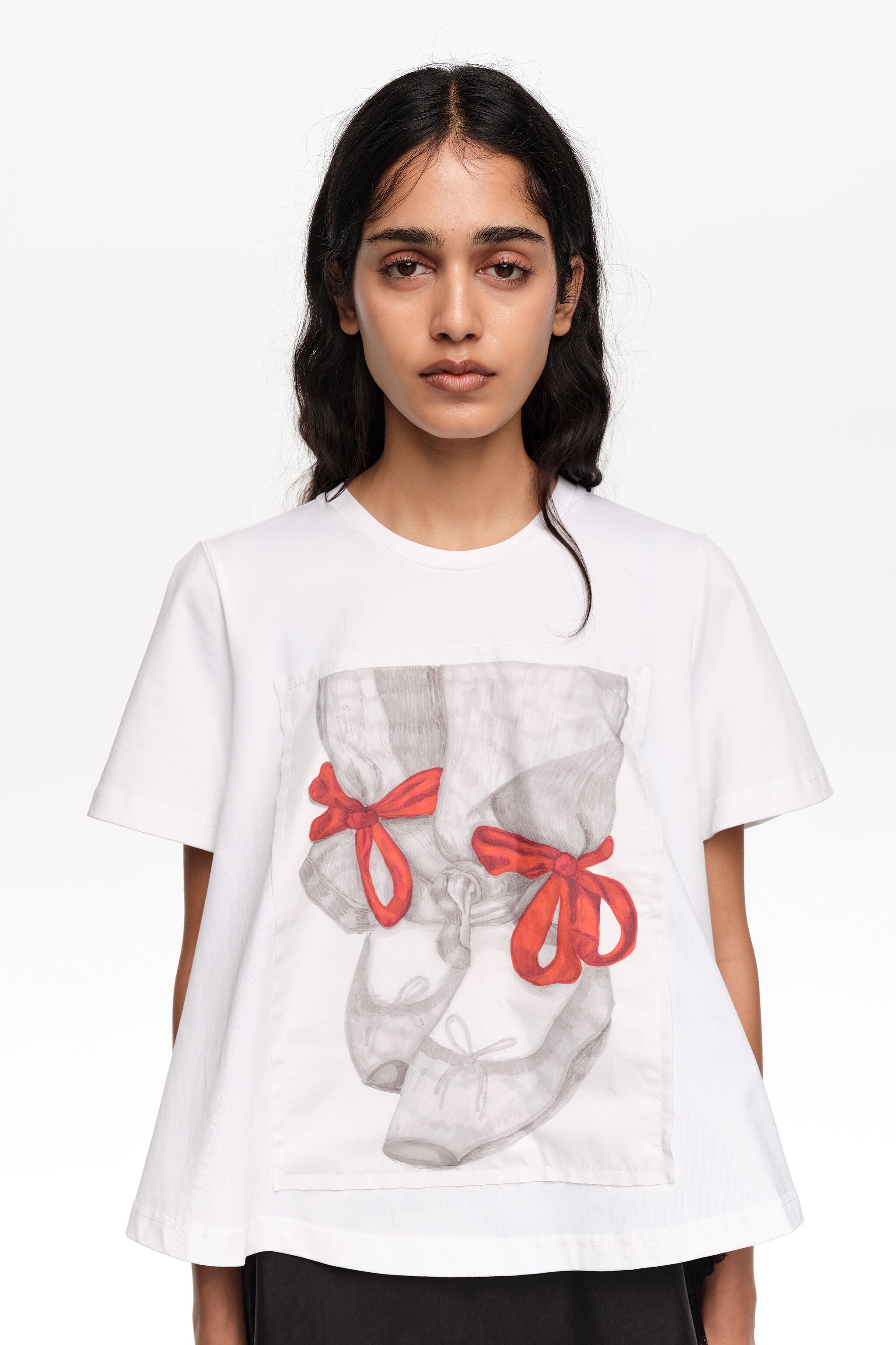 Weiße Ballerinas Logo A-Linie T-Shirt