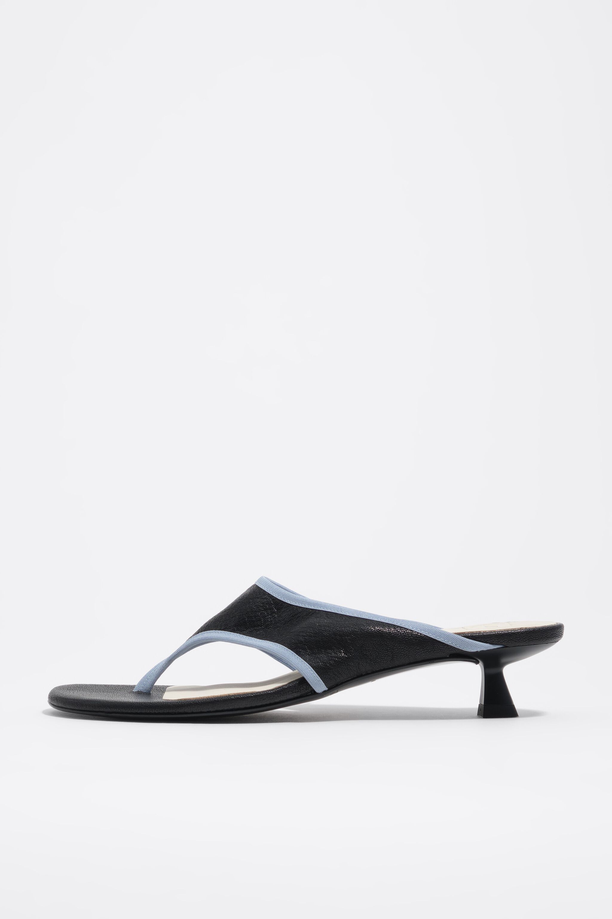 Schwarze Leder-Höhe-Sandalen