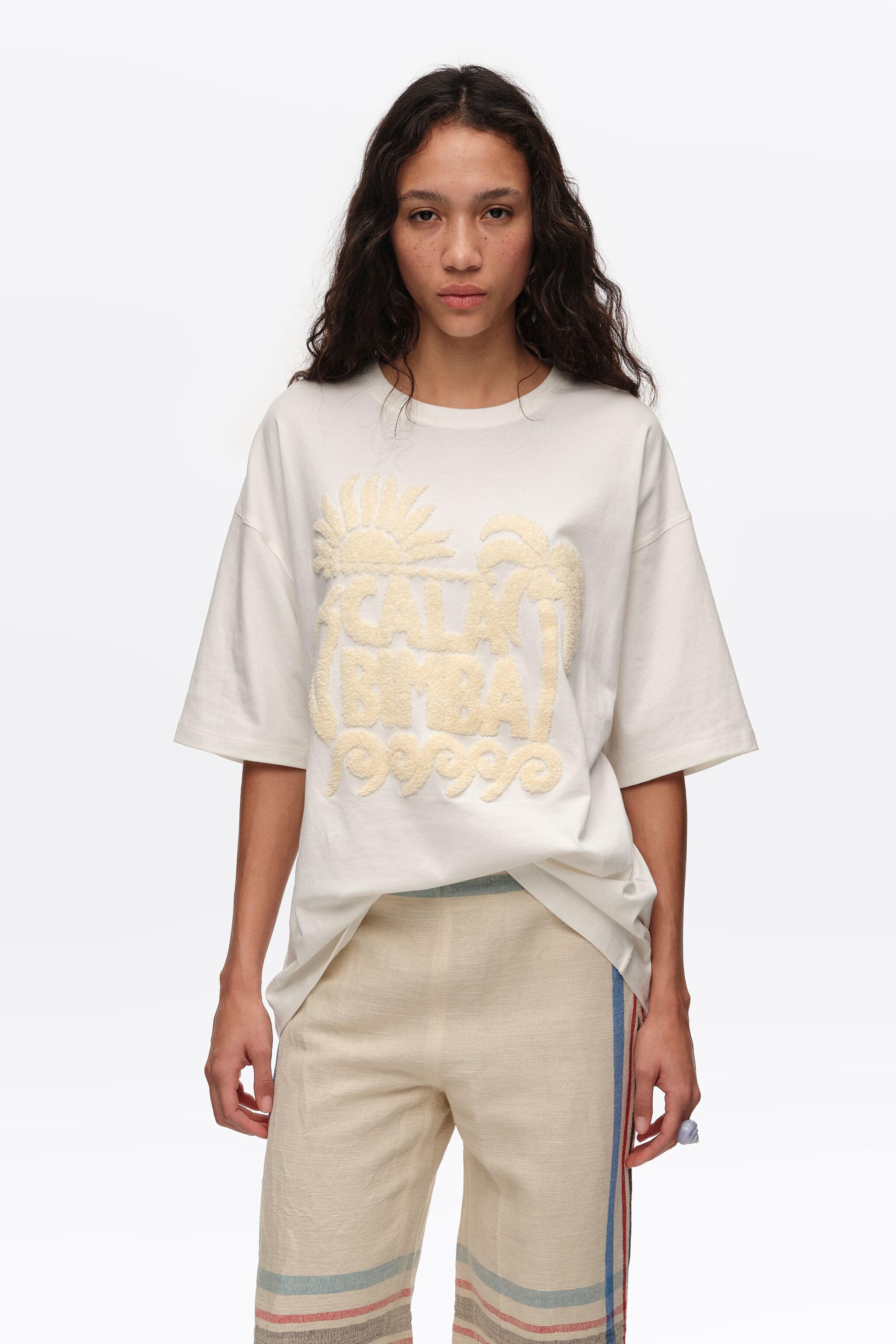 Ivory-T-Shirt mit Logo aus Bademantelstoff