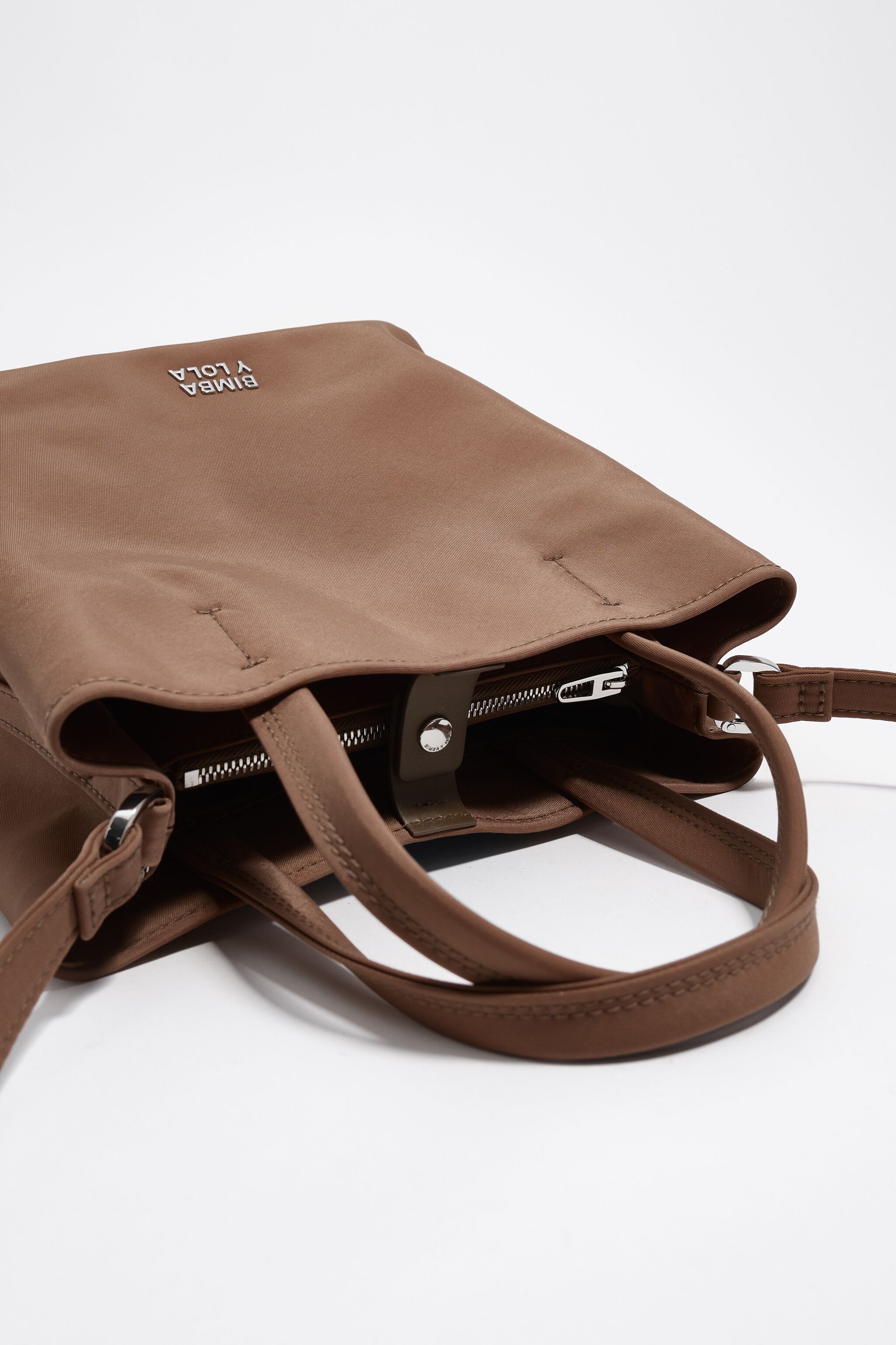 Medium Nougat-Nylon-Chihuahua-Tasche